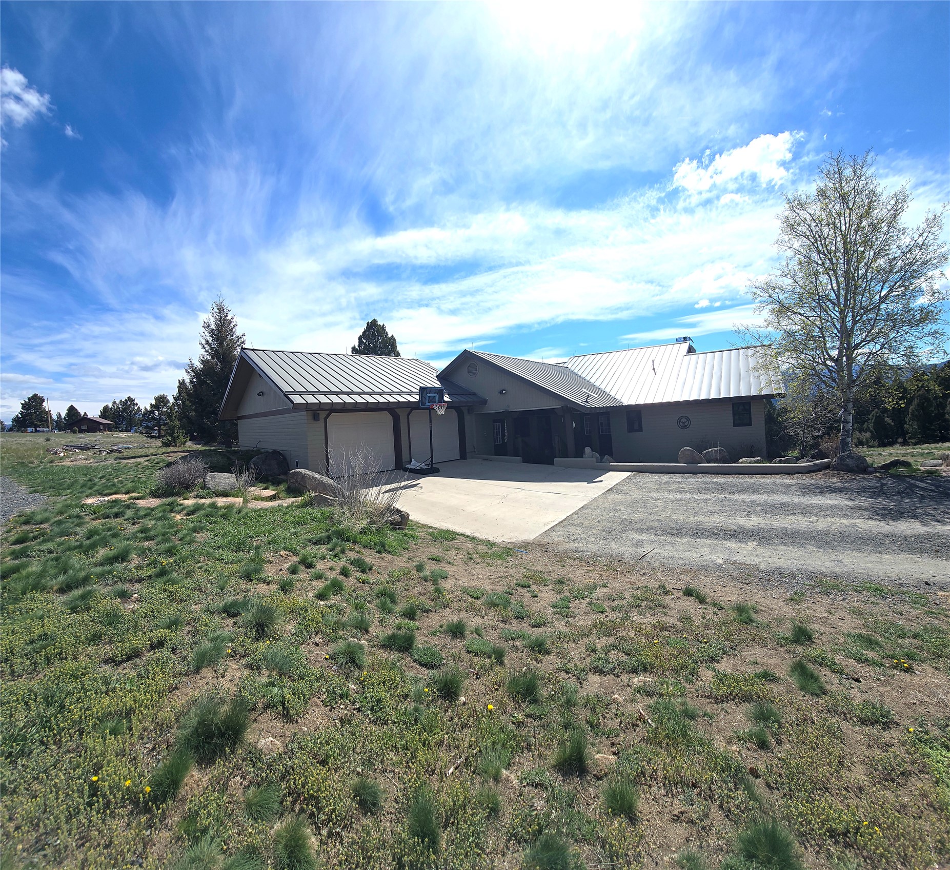 884 Wapiti Mountain Road Property Photo 1