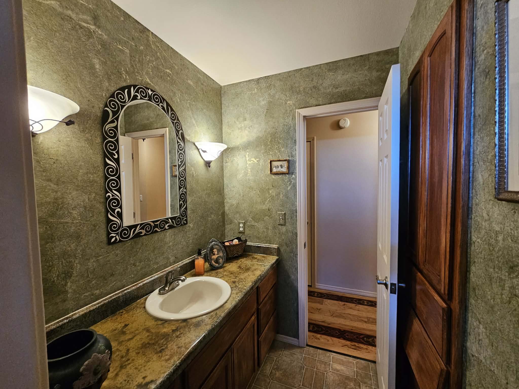 116 Alberta Court Property Photo 10