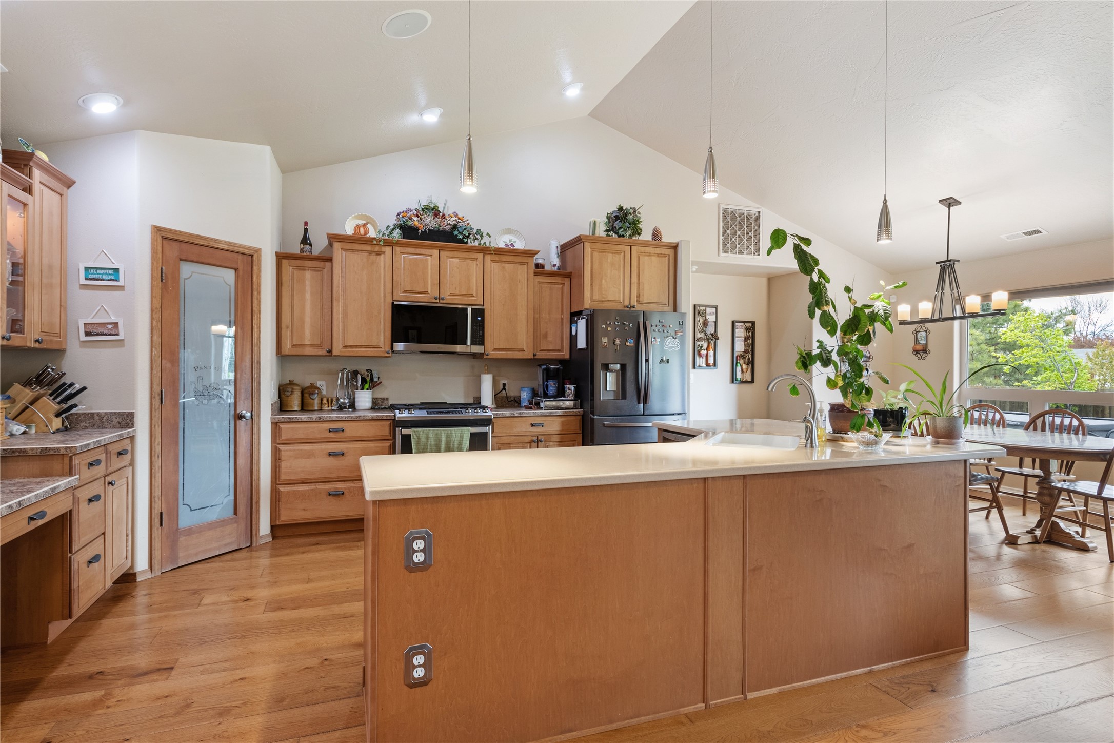 1582 Douglas Drive Property Photo 1