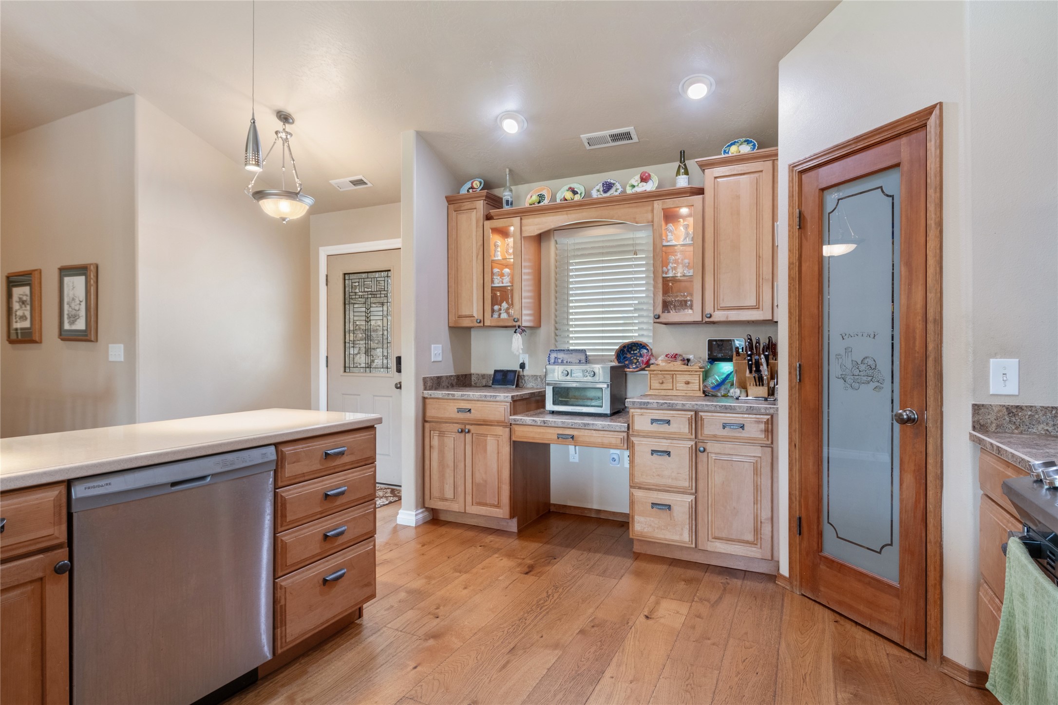 1582 Douglas Drive Property Photo 8
