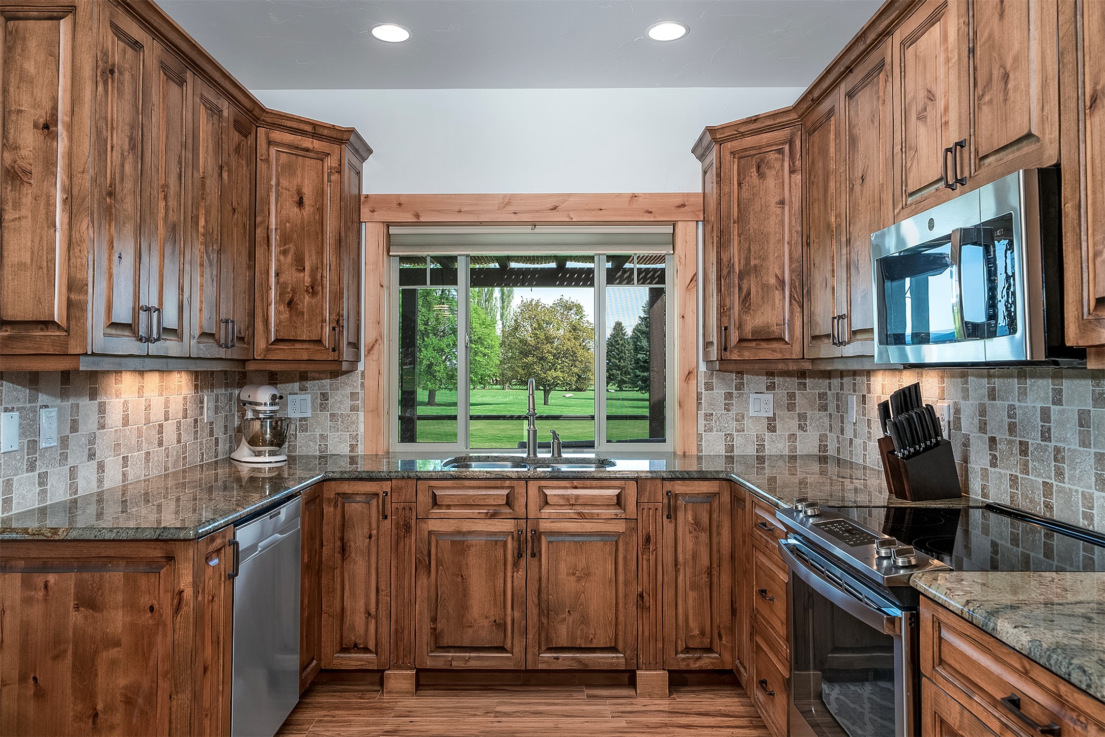 407 White Fox Run Property Photo 13