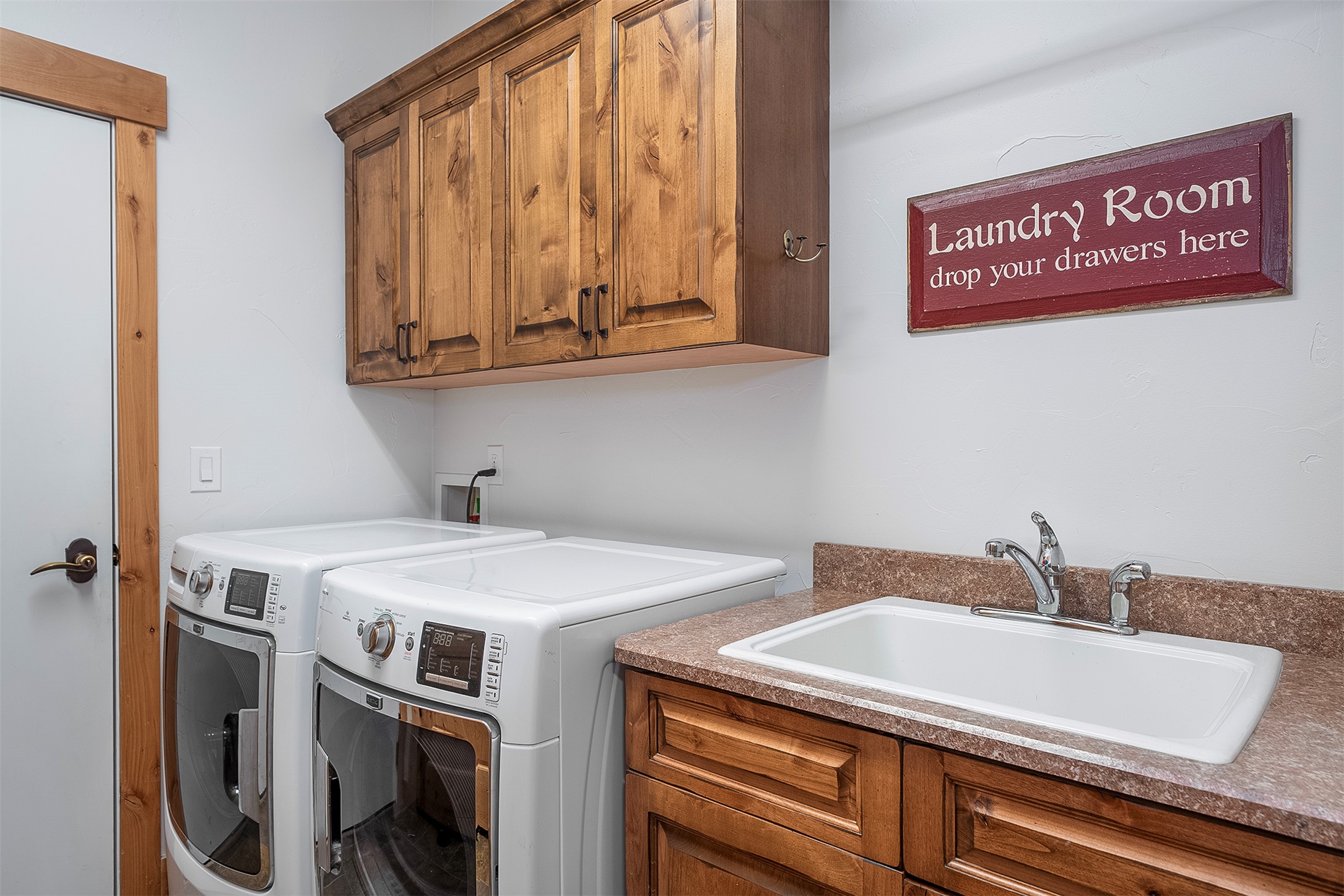 407 White Fox Run Property Photo 32