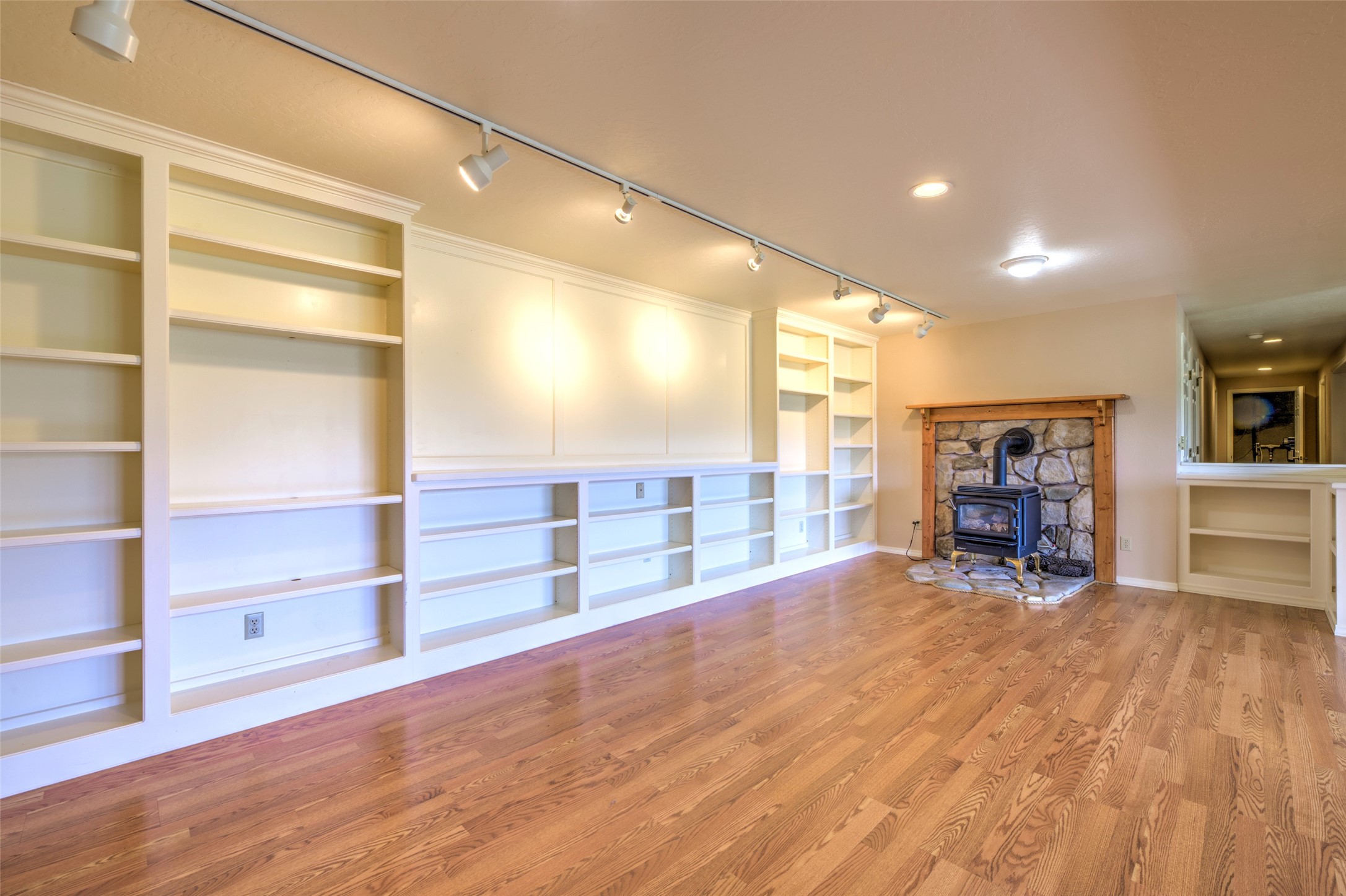 675 Warbler Lane Property Photo 40