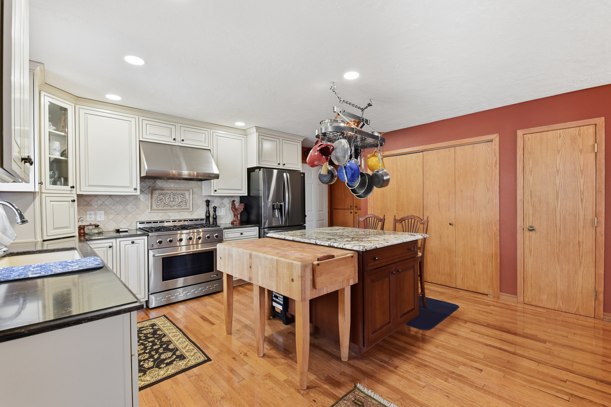 3204 Meadowood Lane 2d Property Photo 9