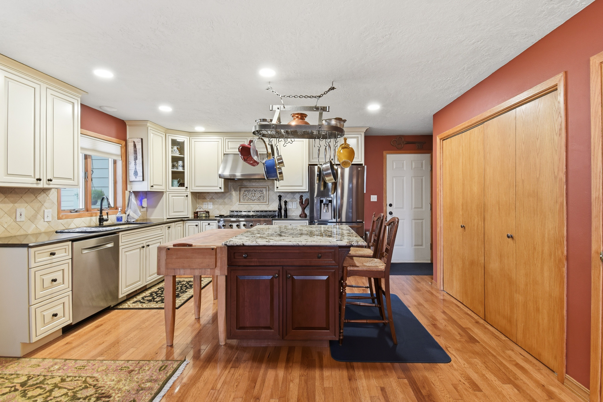 3204 Meadowood Lane 2d Property Photo 10
