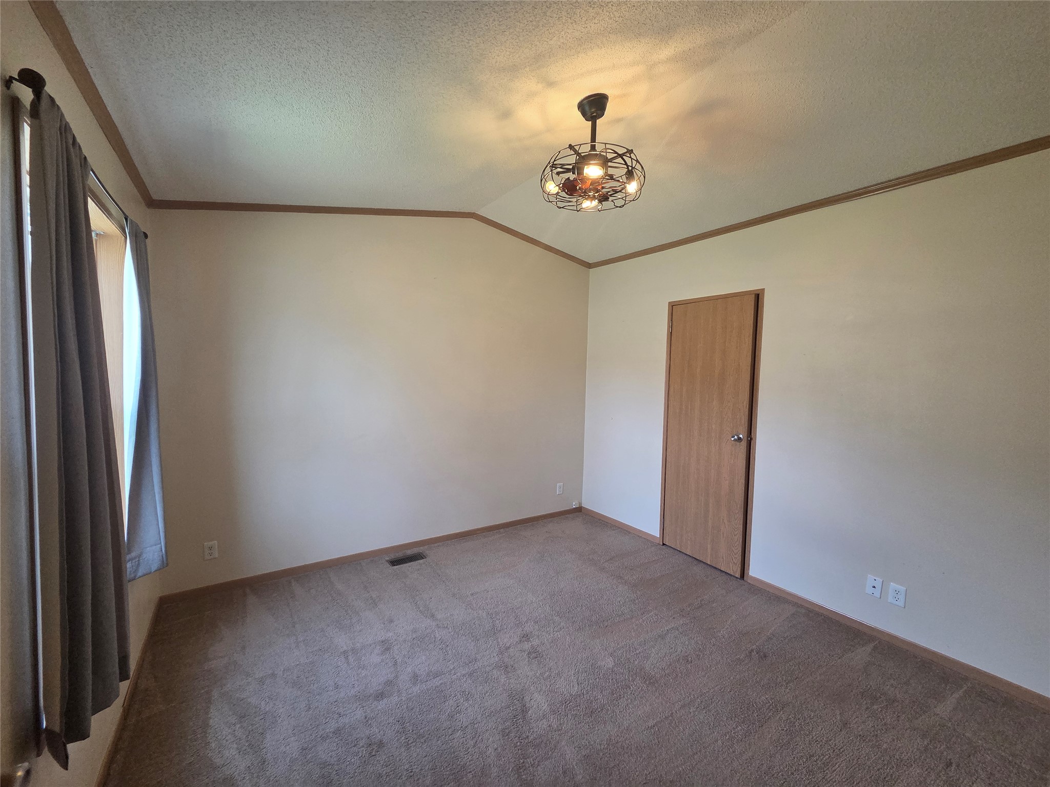 2904 Walnut Street Property Photo 17