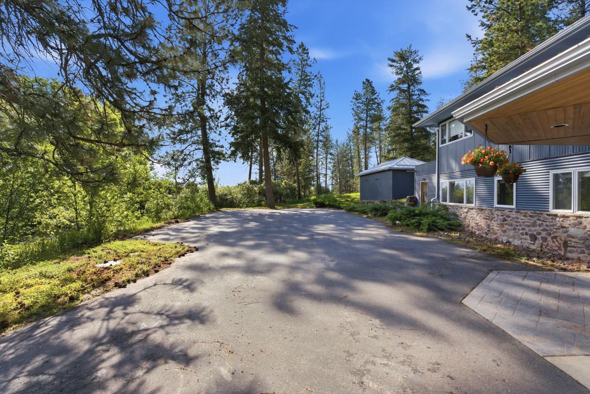 12505 Flora Drive Property Photo 4
