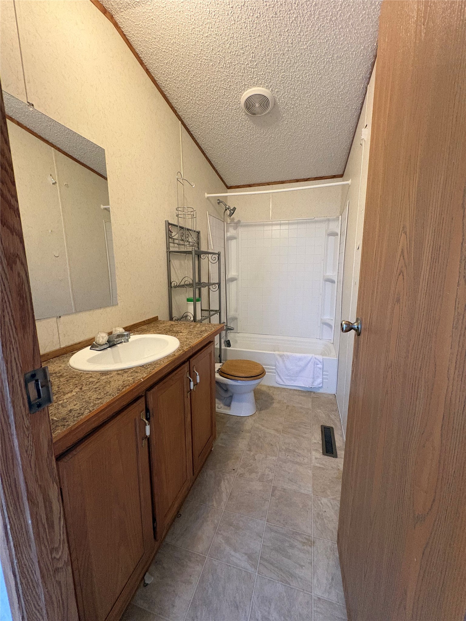 4178 Highwood Drive Property Photo 7