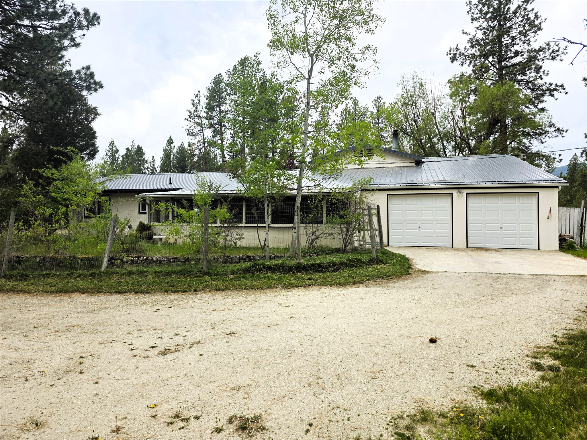 2037 Middle Bear Creek Road Property Photo 1