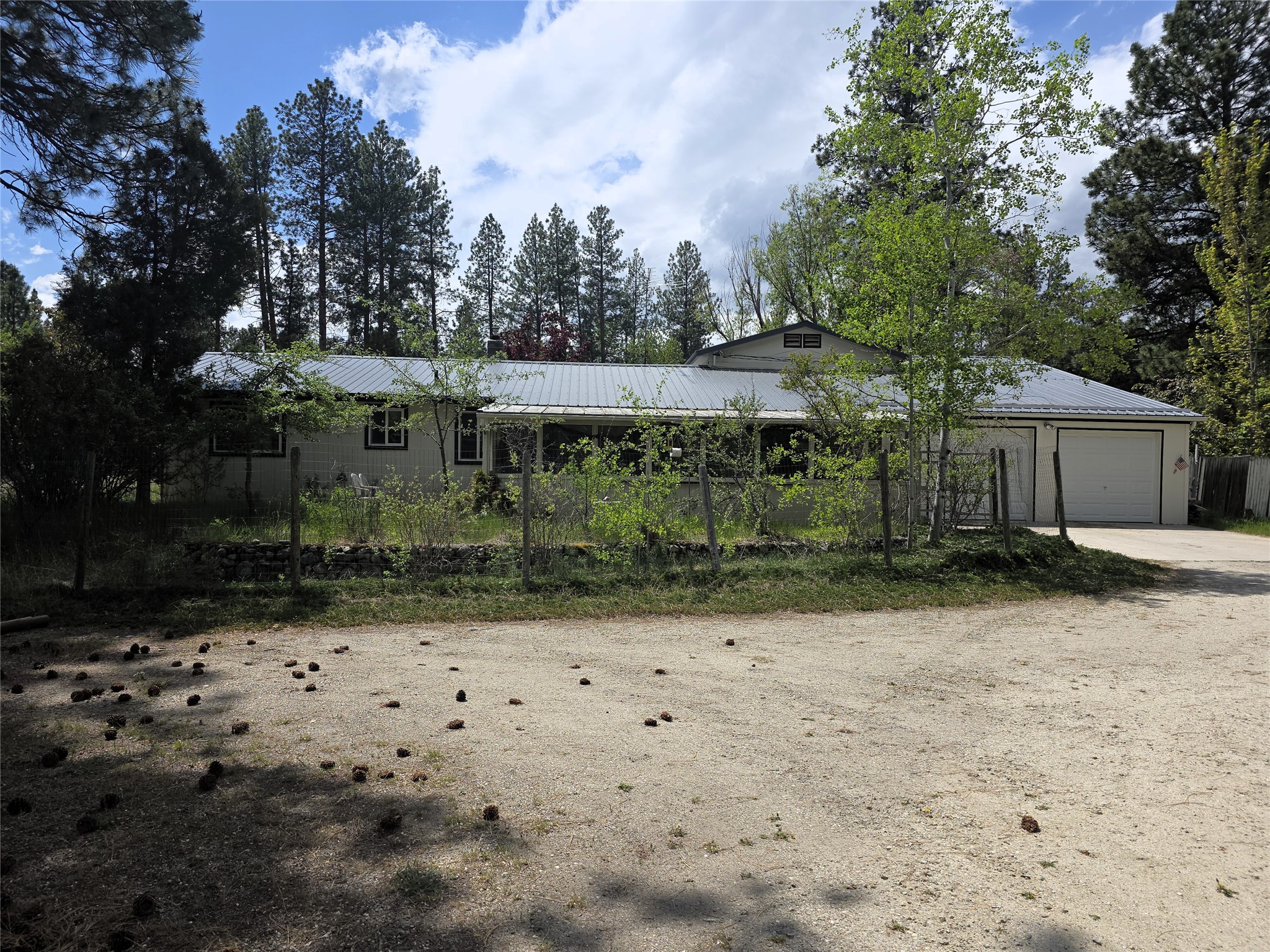 2037 Middle Bear Creek Road Property Photo 6