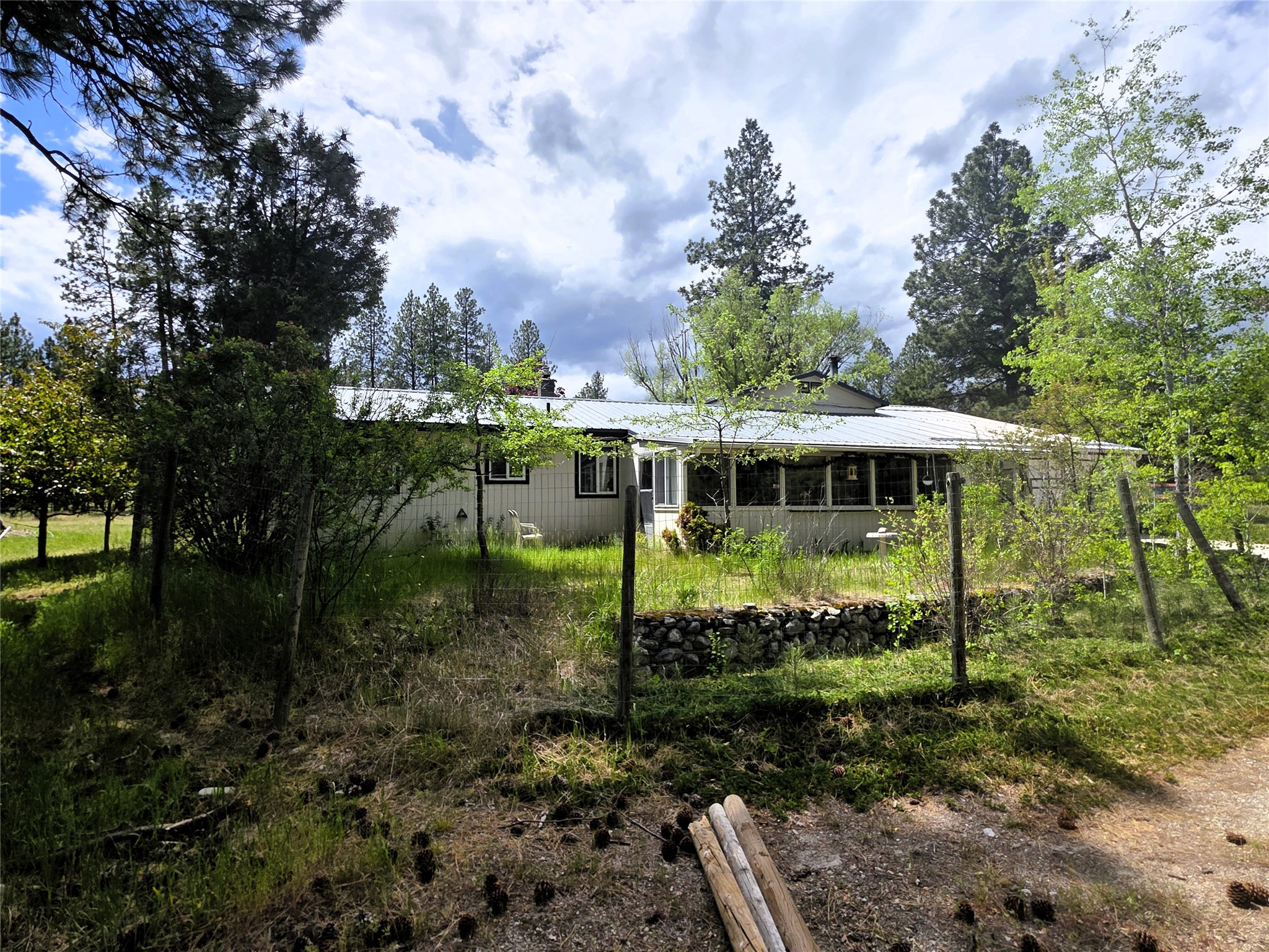 2037 Middle Bear Creek Road Property Photo 9