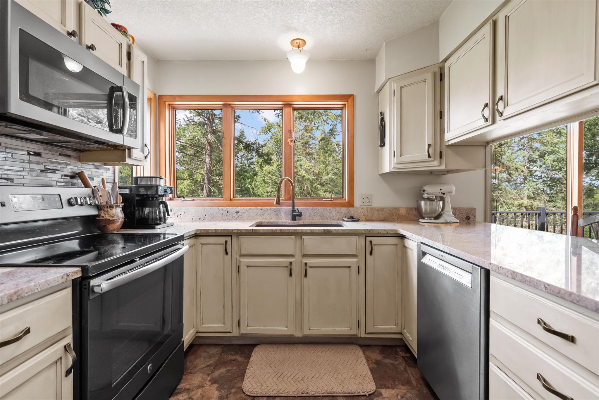 219 Segiah Way Property Photo 12