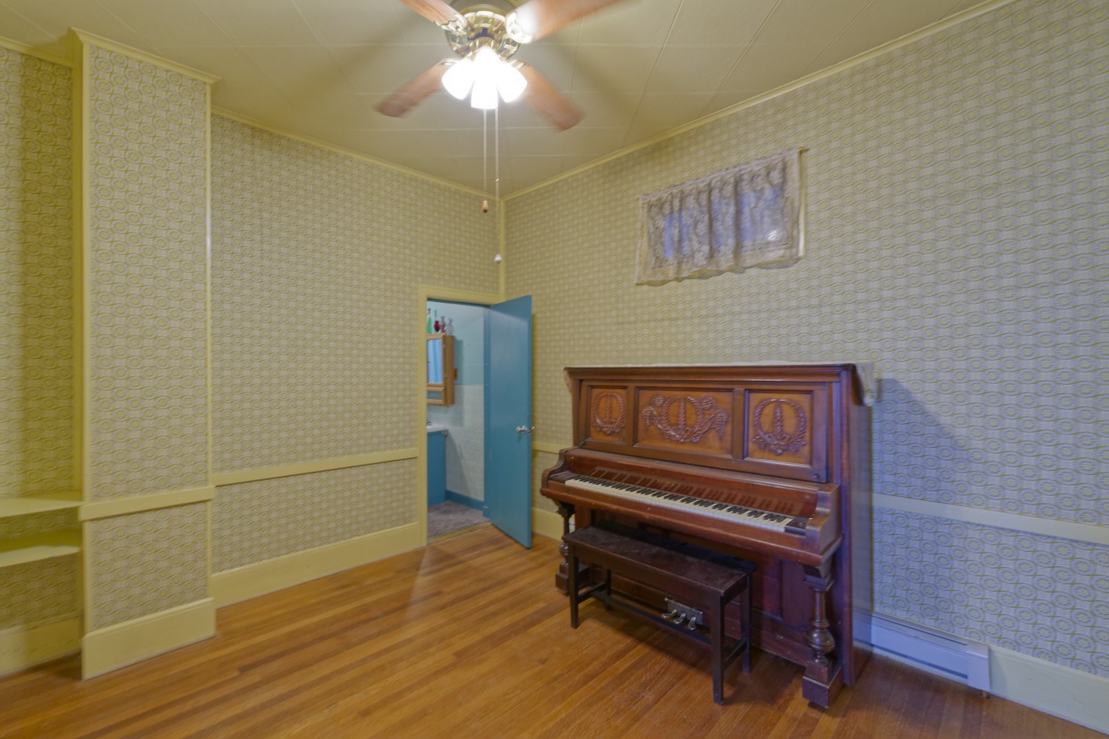 412 W Park Street Property Photo 3
