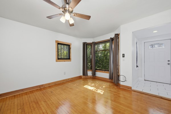 210 E 4th Avenue Property Photo 5