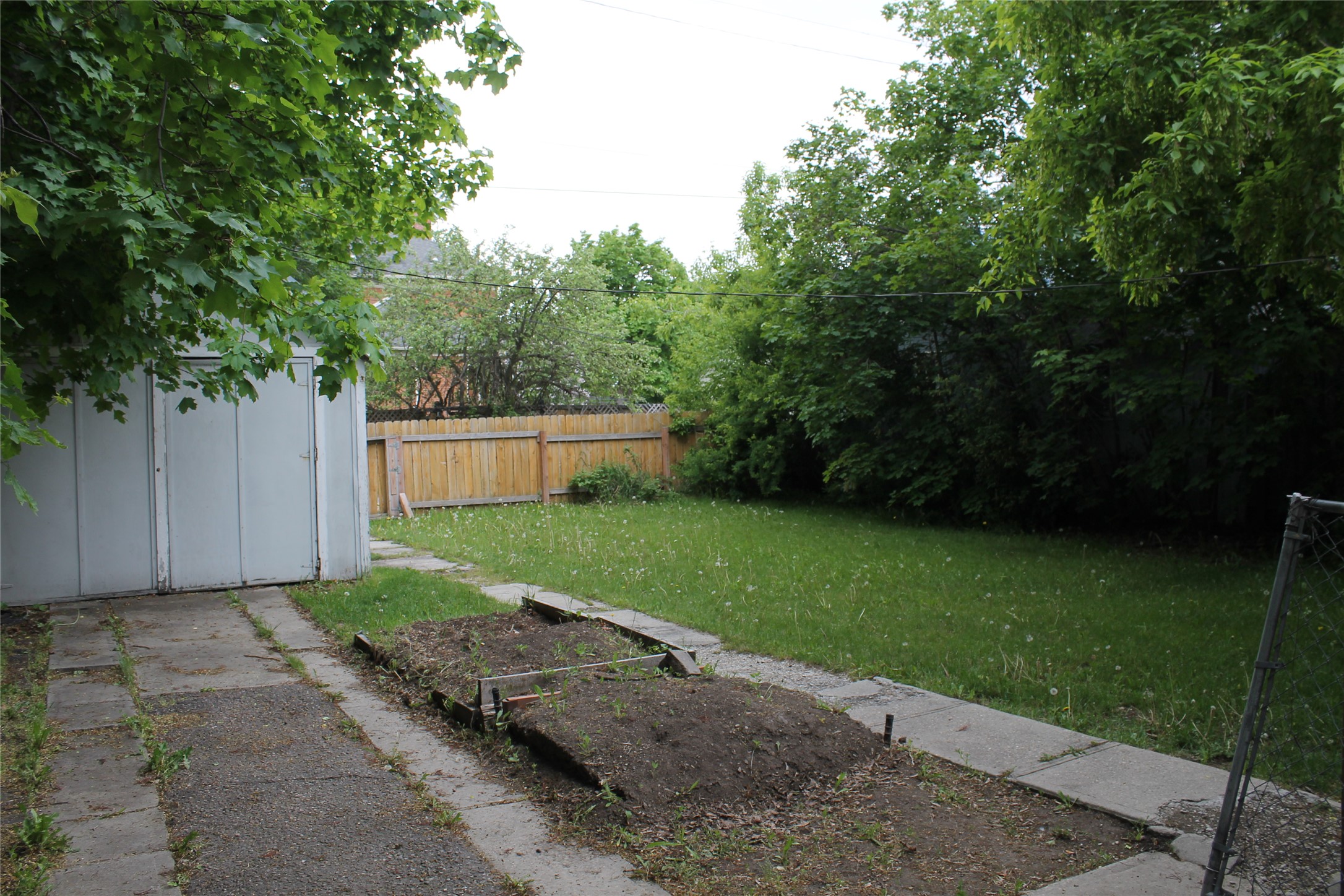 405 E Spruce Street Property Photo 4