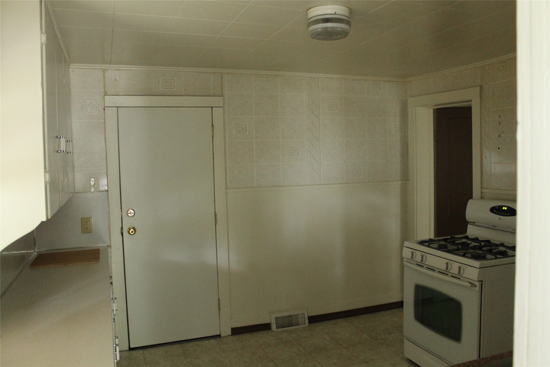 405 E Spruce Street Property Photo 6