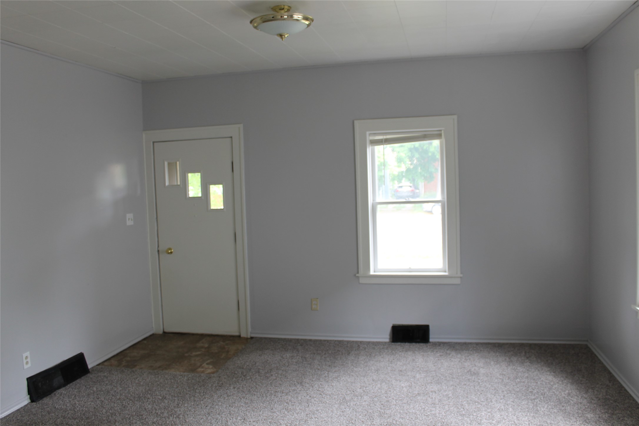 405 E Spruce Street Property Photo 12