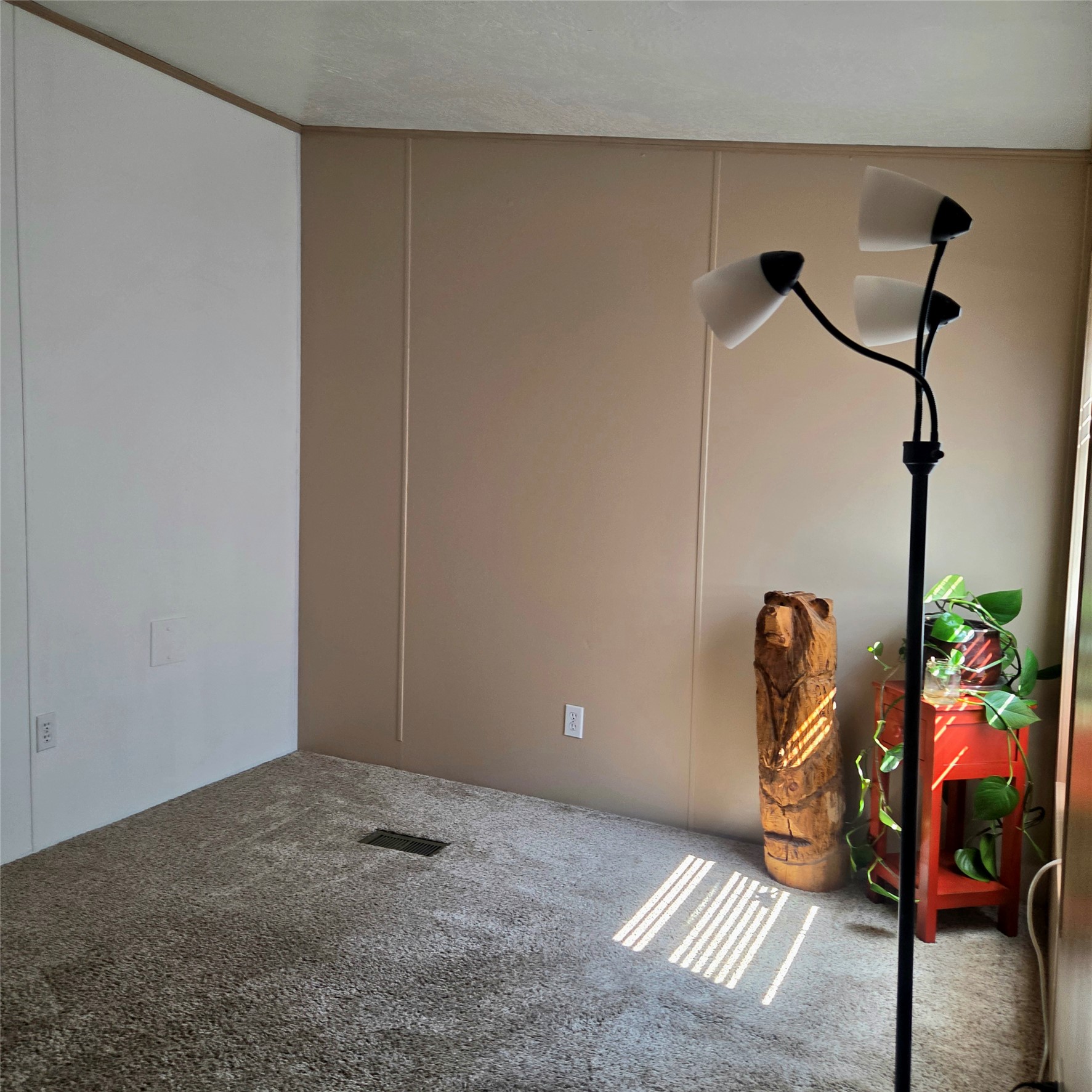 1000 Riverside Drive Property Photo 13