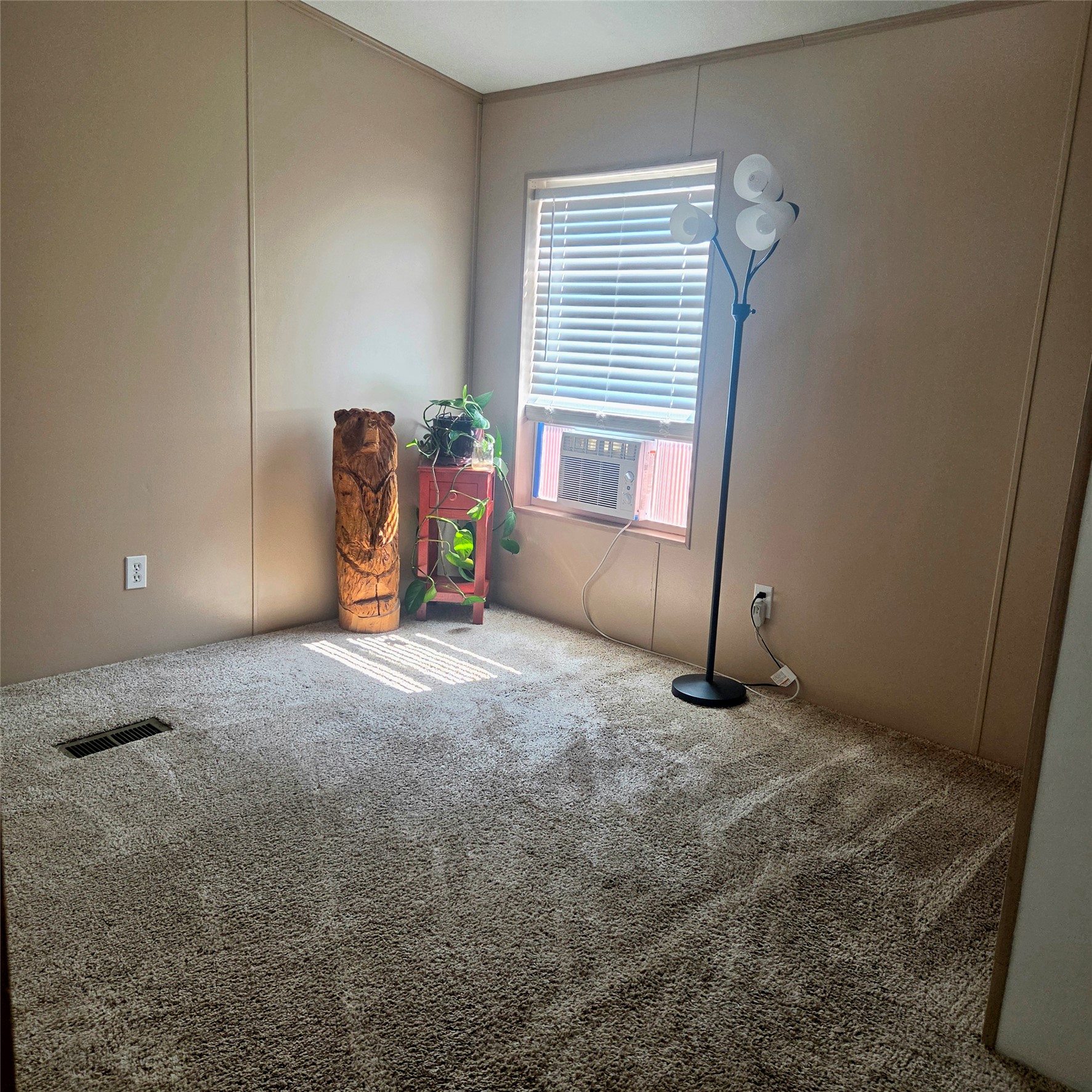 1000 Riverside Drive Property Photo 14