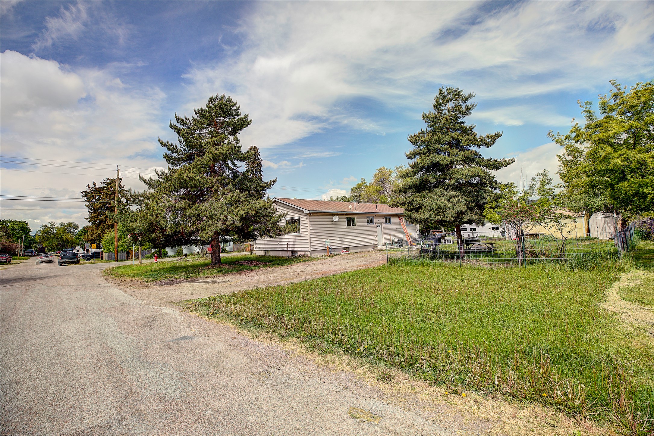 1411 7th Street E Property Photo 2