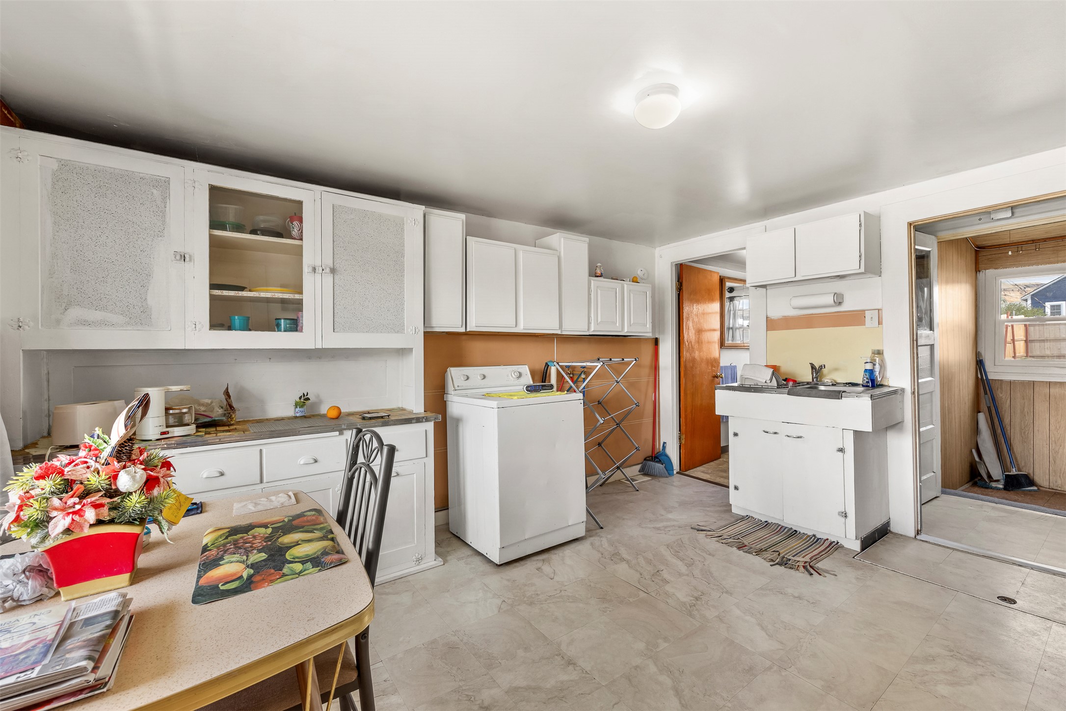 1327 Farrell Street Property Photo 11