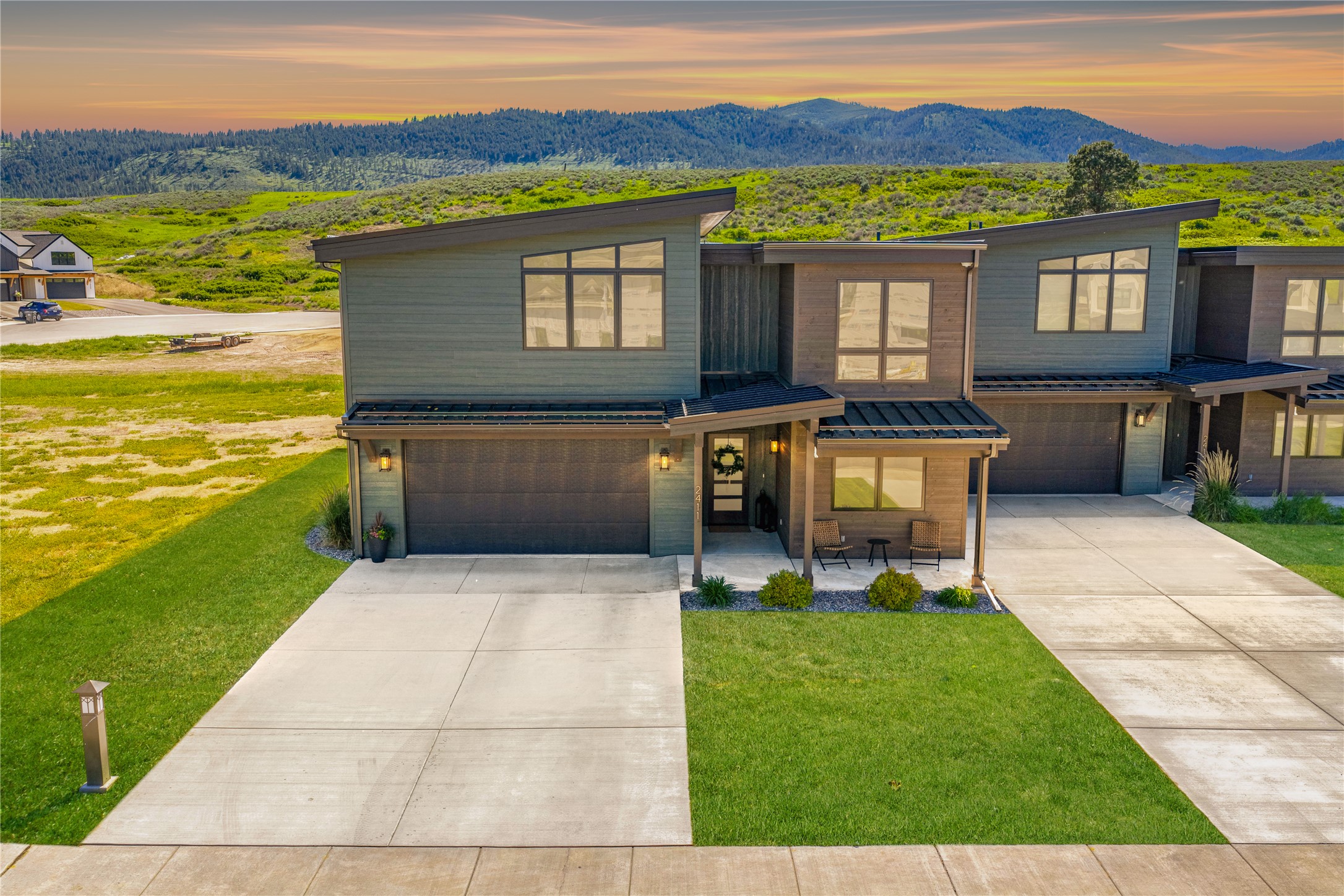 2411 Pale Evening Court Property Photo 3
