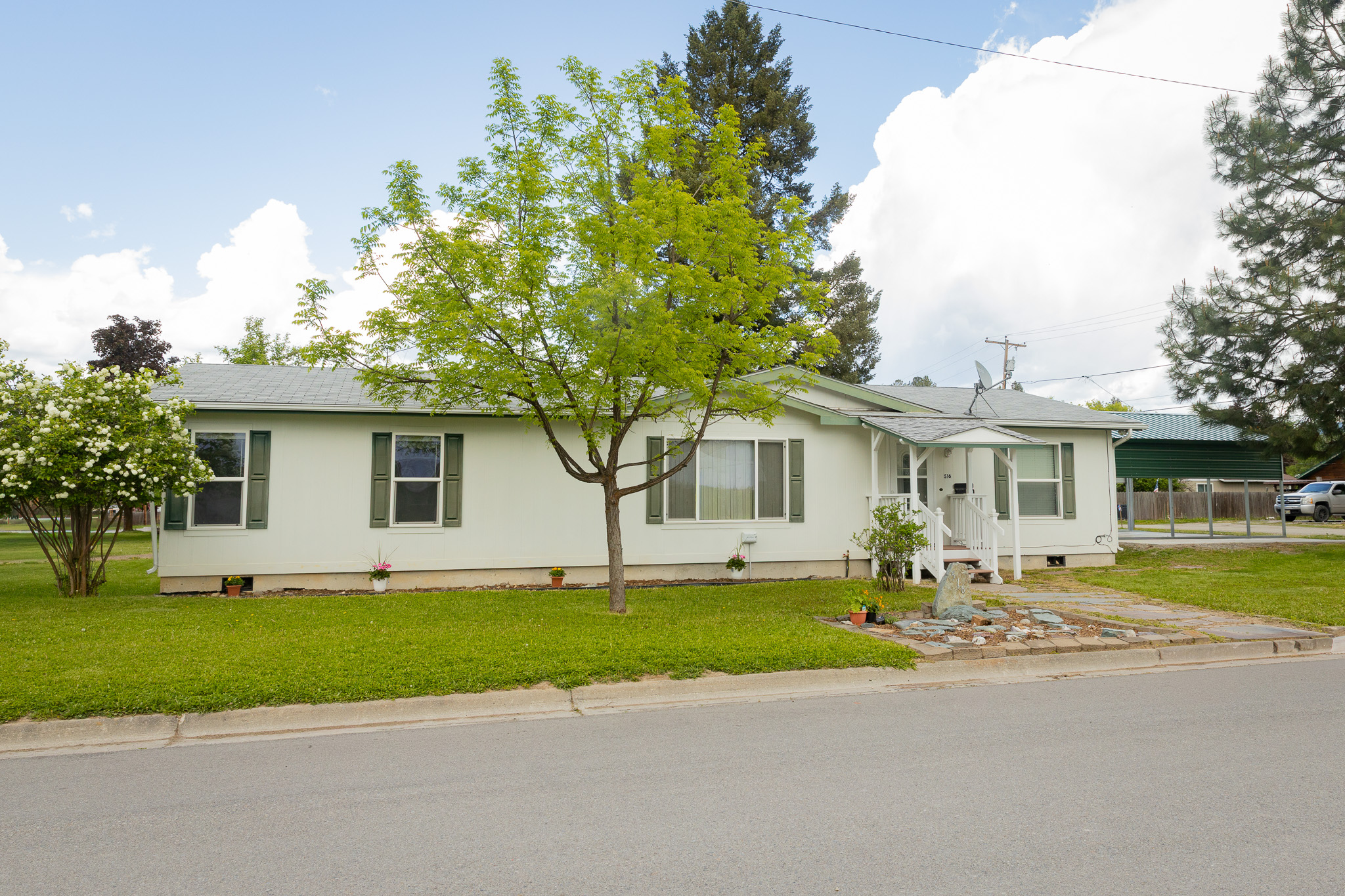 516 W 4th Street Property Photo 1