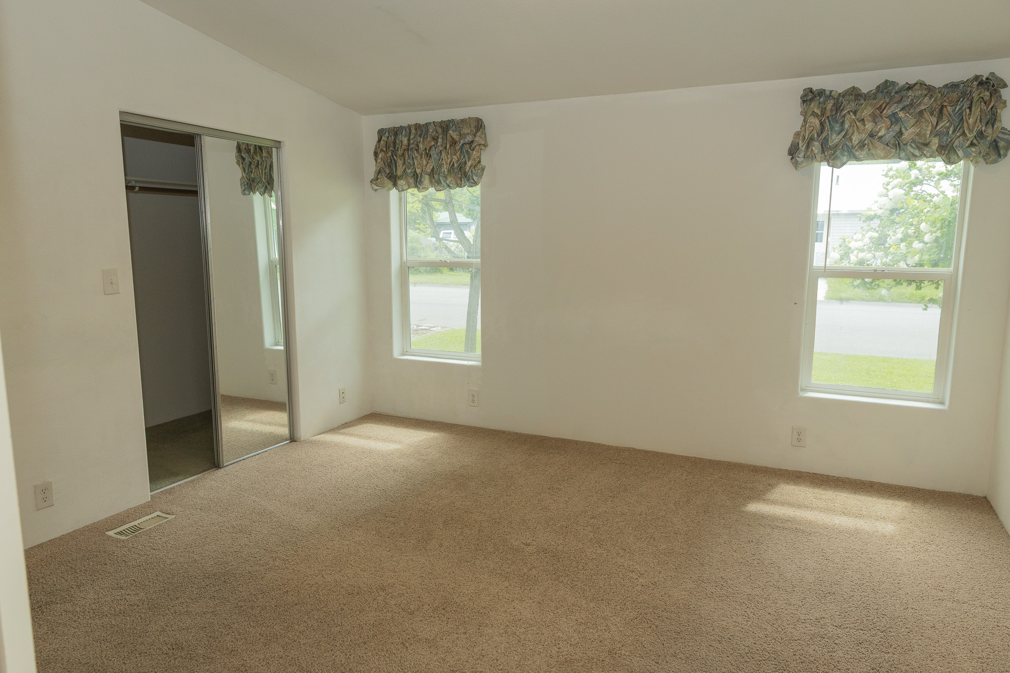 516 W 4th Street Property Photo 9