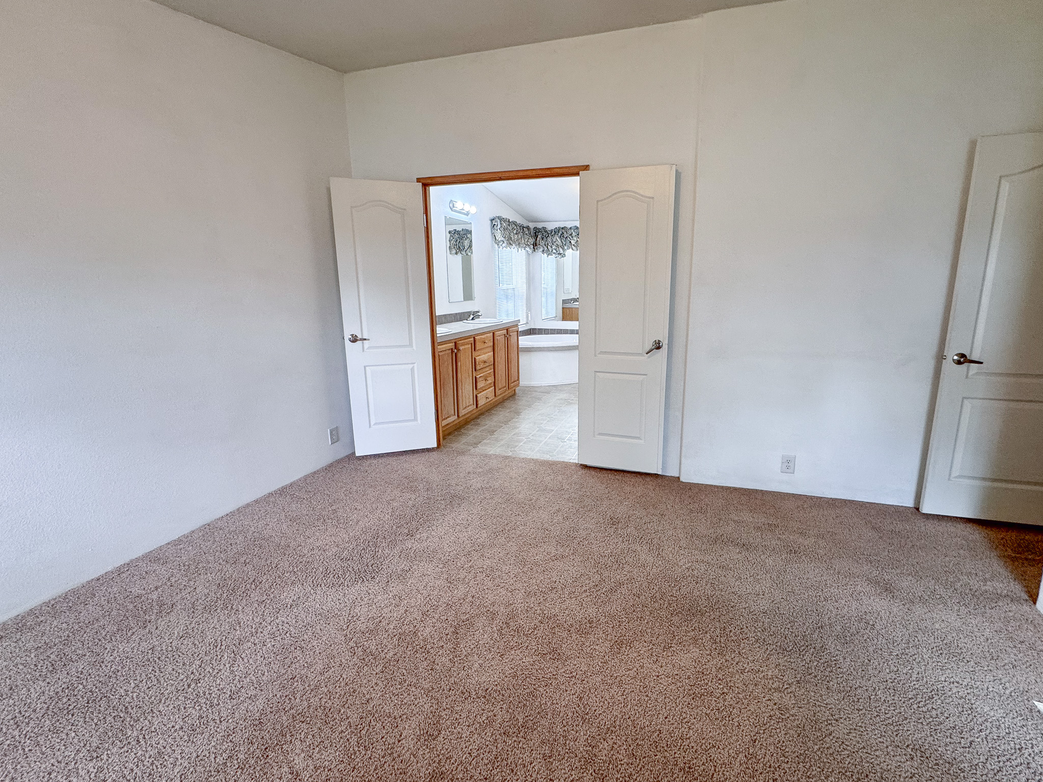 516 W 4th Street Property Photo 10