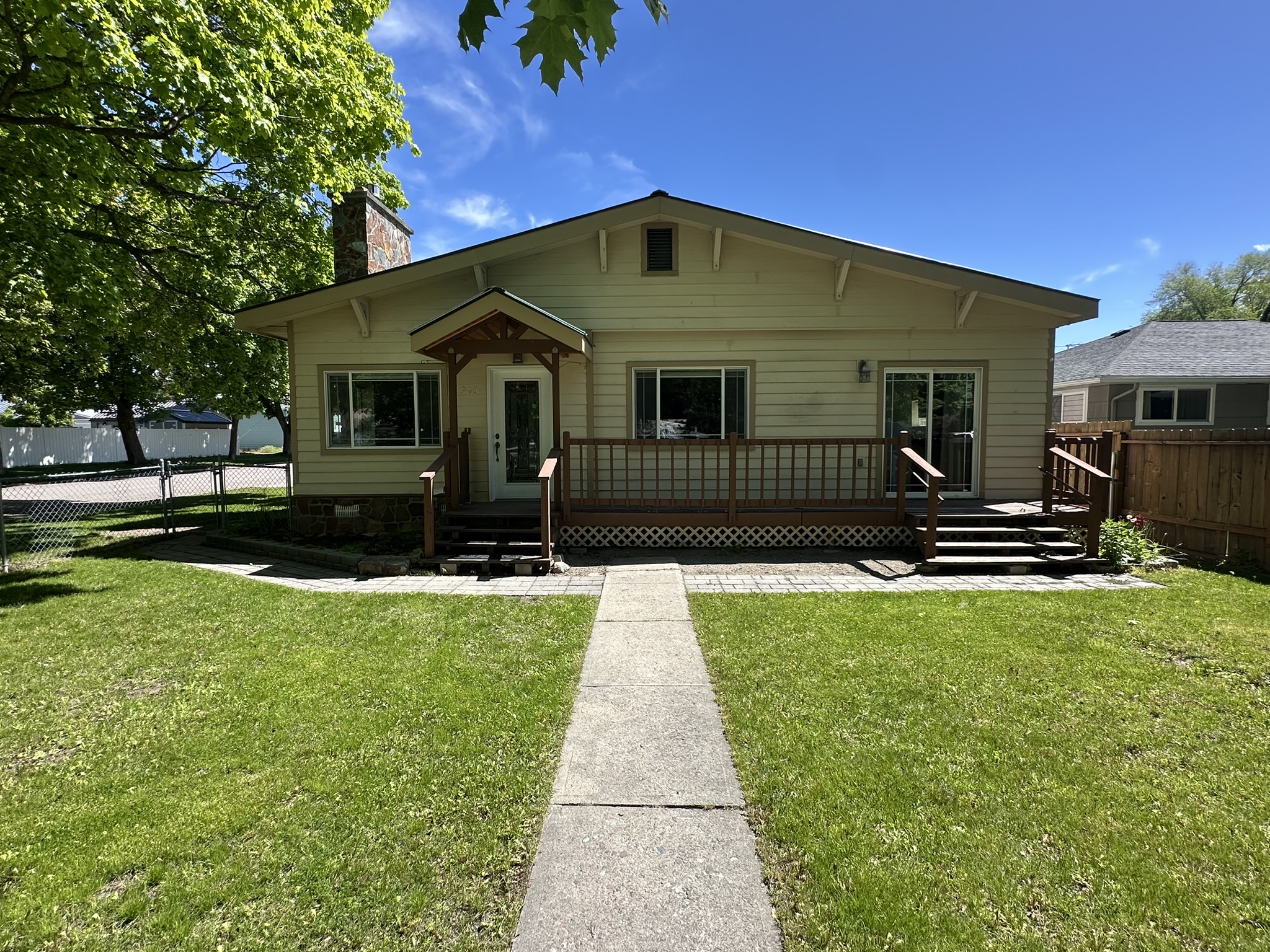 905 6th Avenue E Property Photo 1