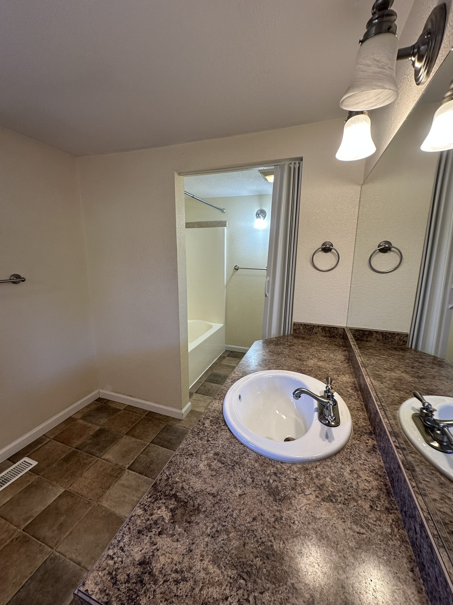 905 6th Avenue E Property Photo 15