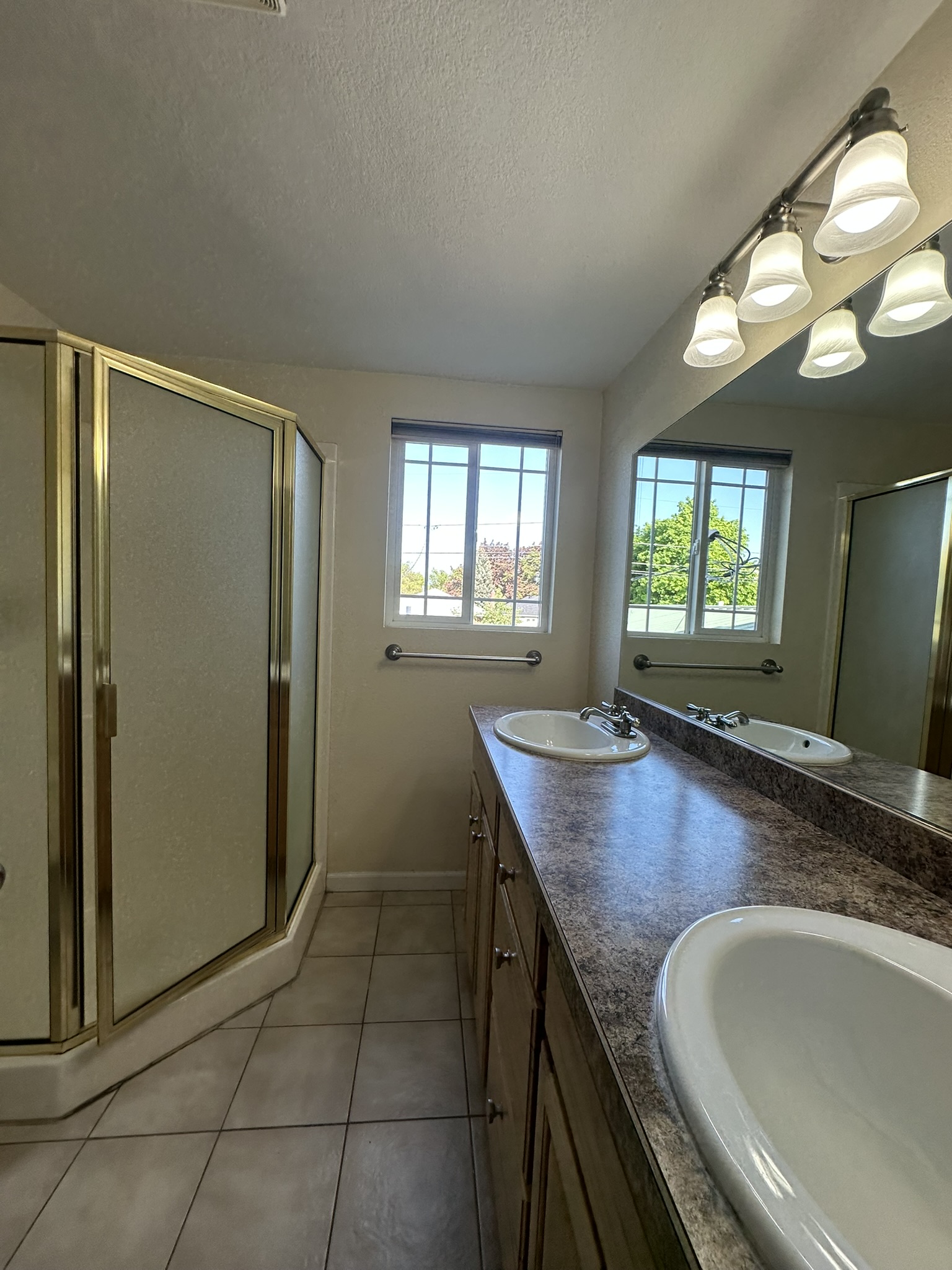 905 6th Avenue E Property Photo 21