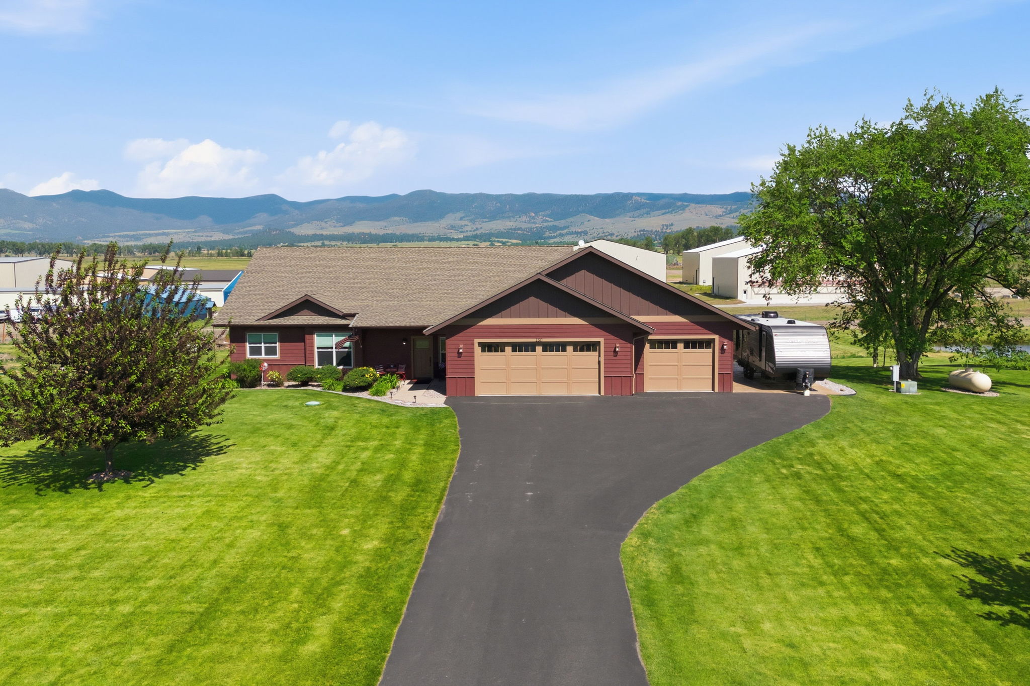 150 Jet Lane Property Photo 1