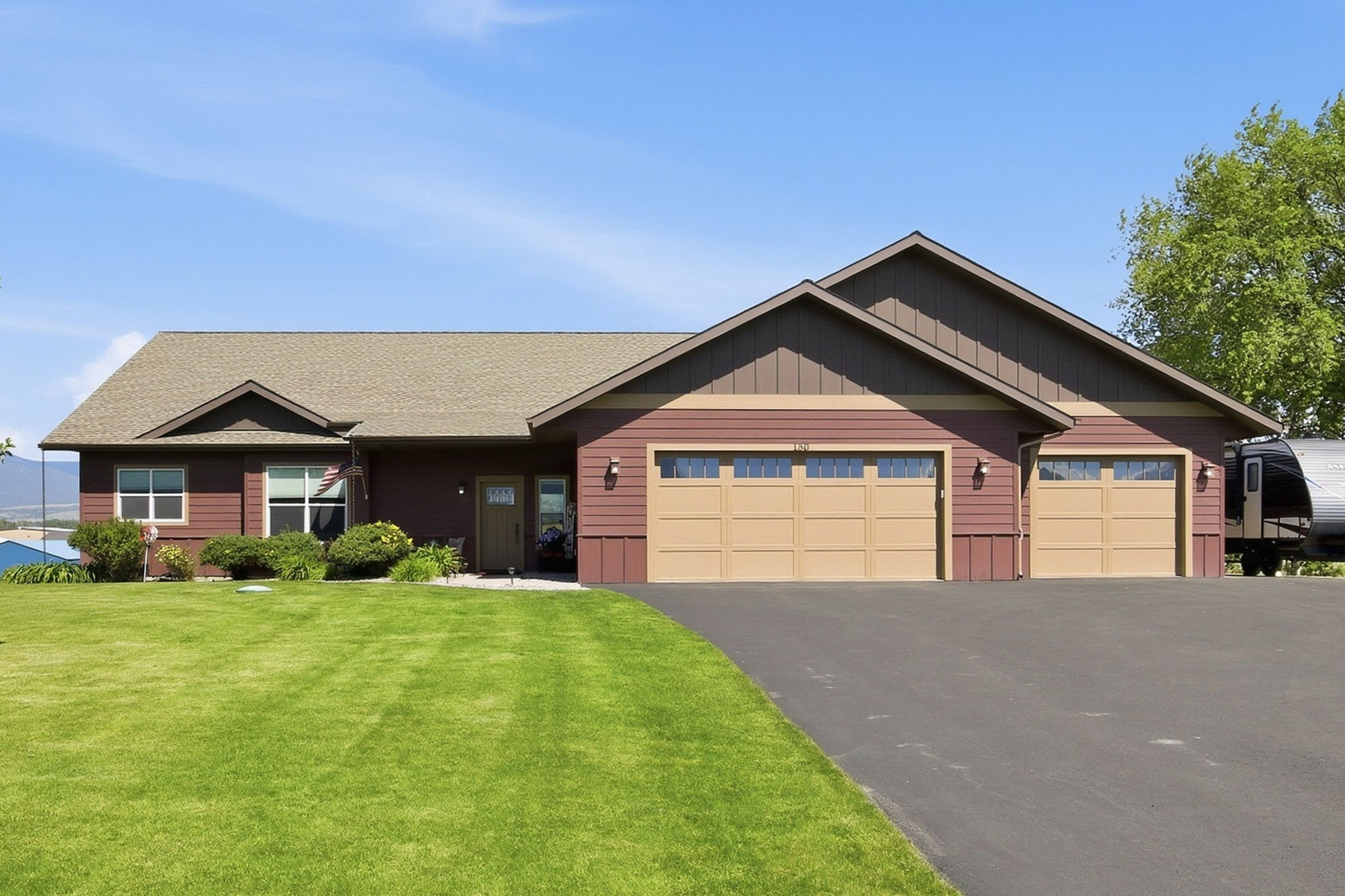 150 Jet Lane Property Photo 4