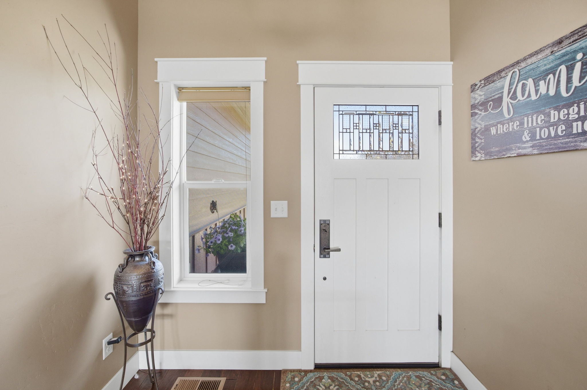 150 Jet Lane Property Photo 12