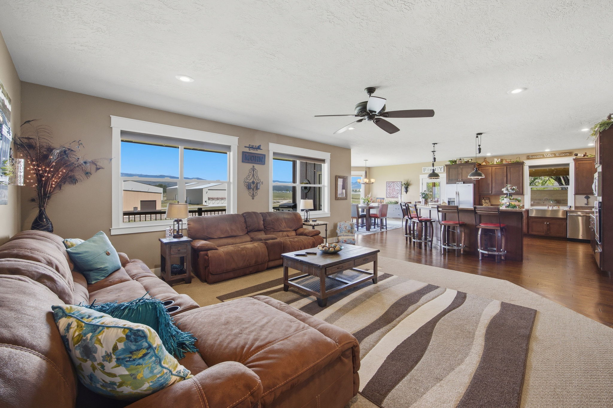150 Jet Lane Property Photo 14