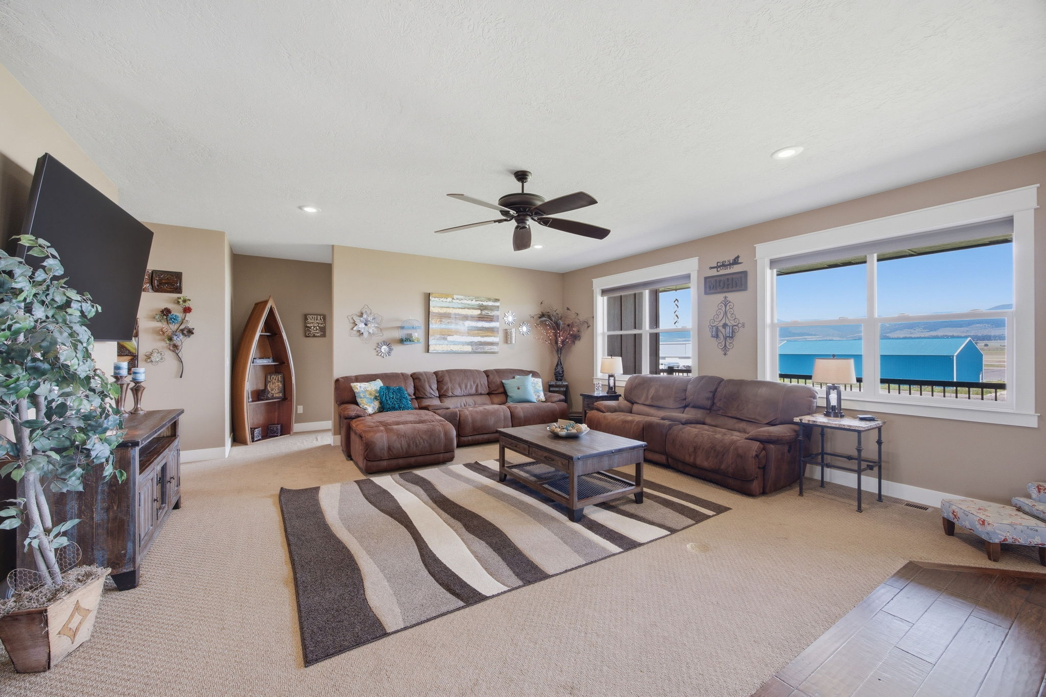 150 Jet Lane Property Photo 16
