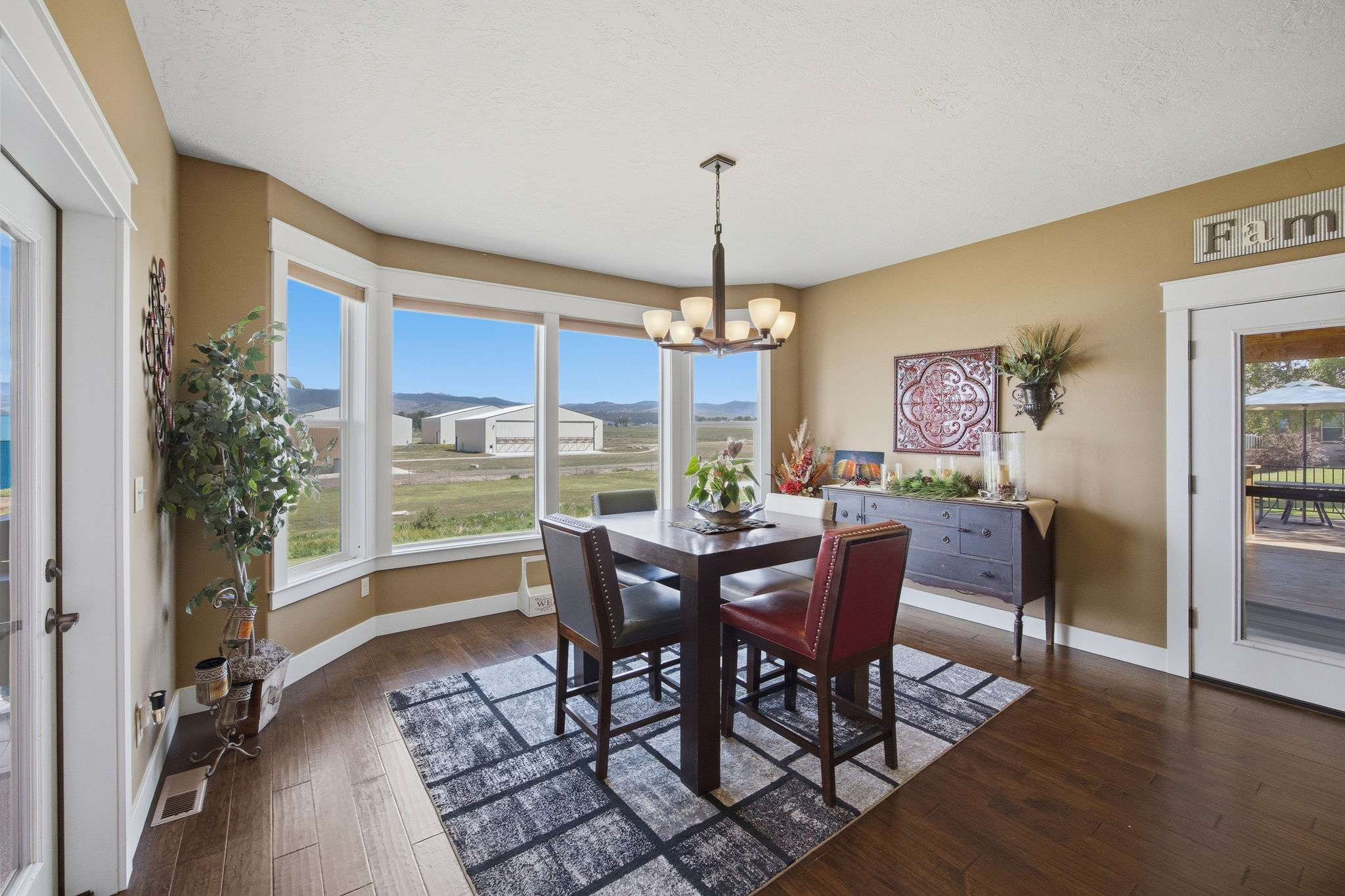 150 Jet Lane Property Photo 17