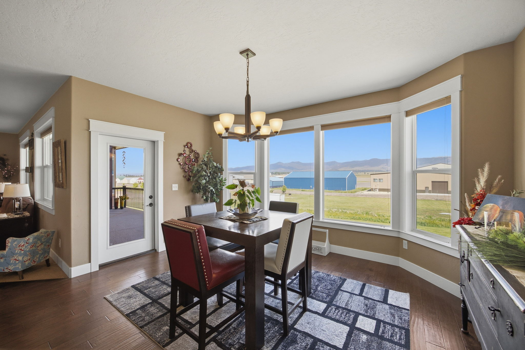 150 Jet Lane Property Photo 18