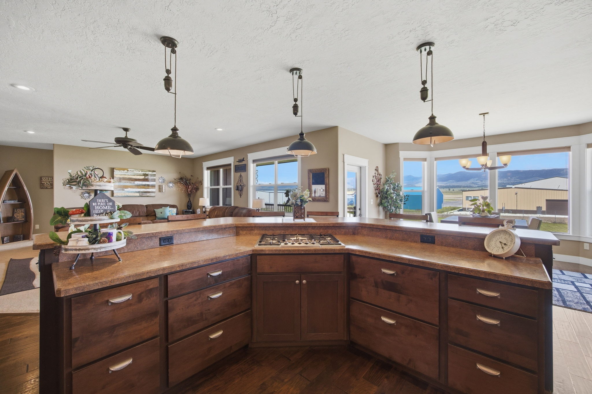 150 Jet Lane Property Photo 21