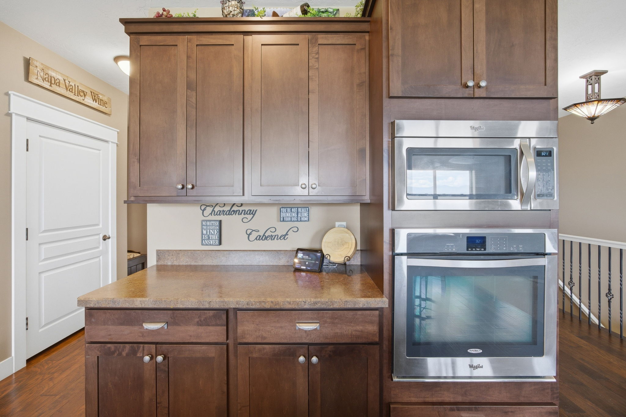 150 Jet Lane Property Photo 22