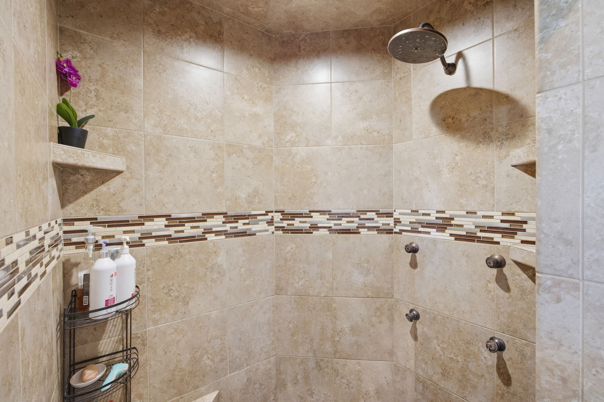 150 Jet Lane Property Photo 28