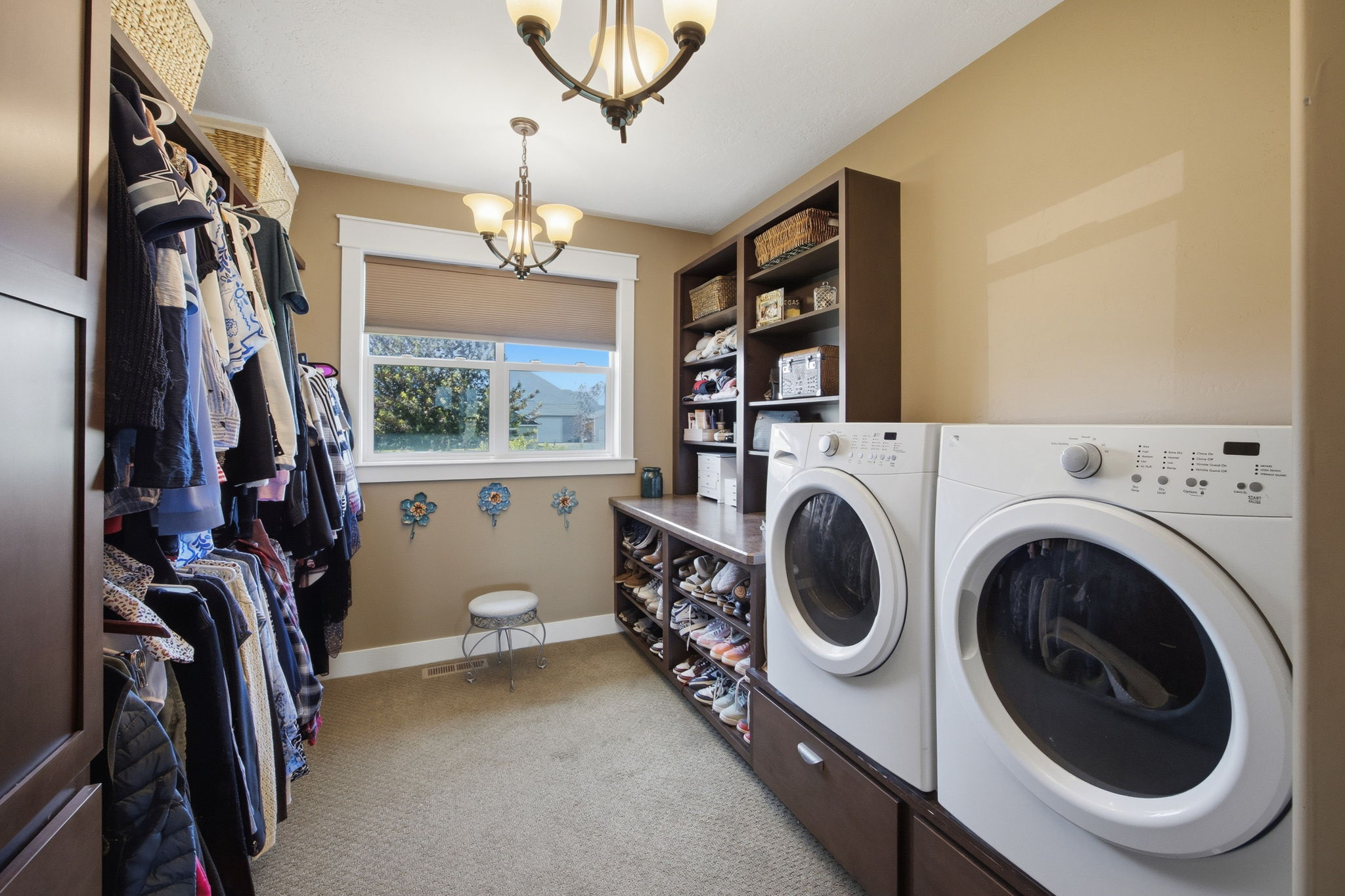 150 Jet Lane Property Photo 29