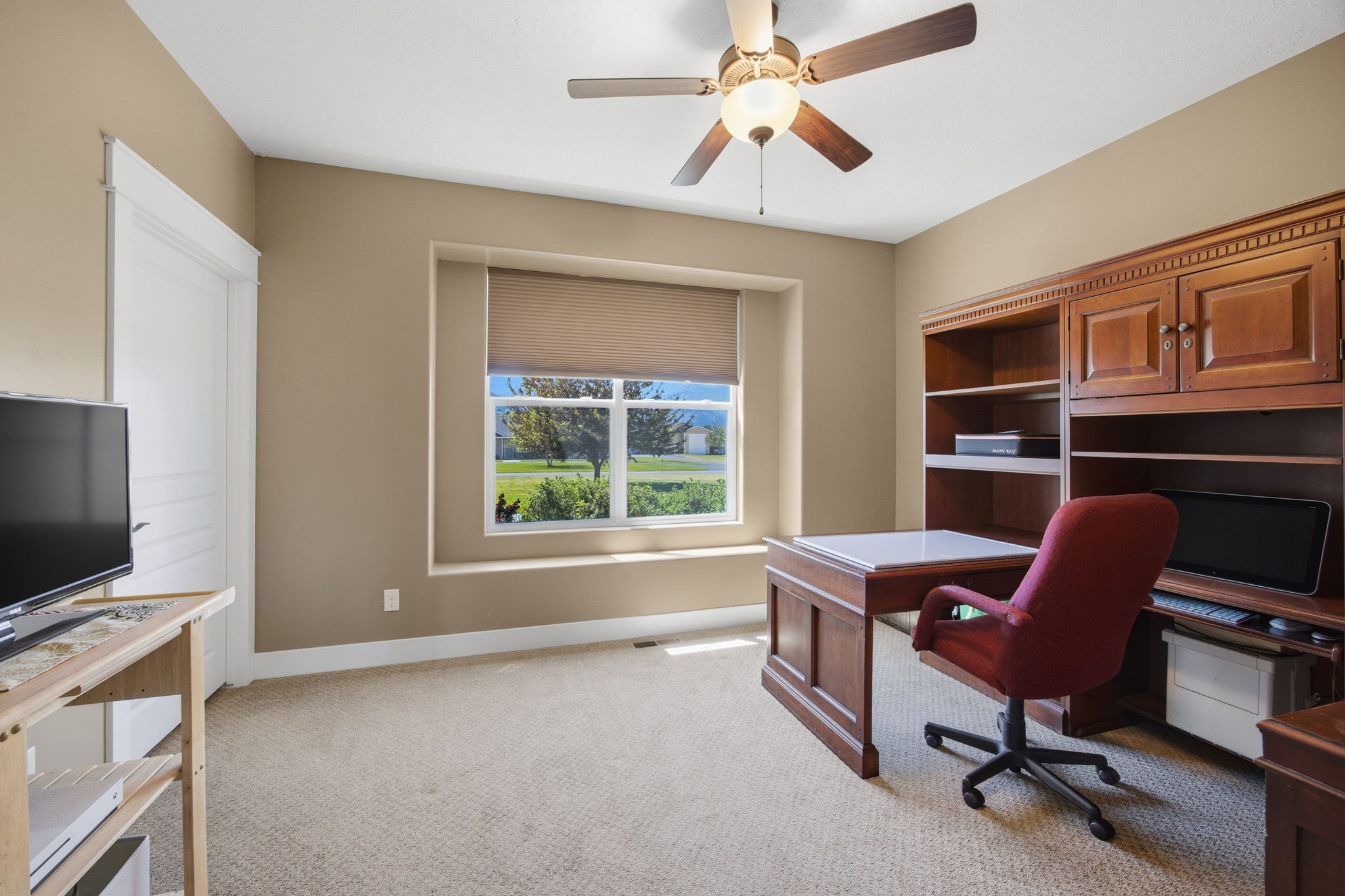 150 Jet Lane Property Photo 31