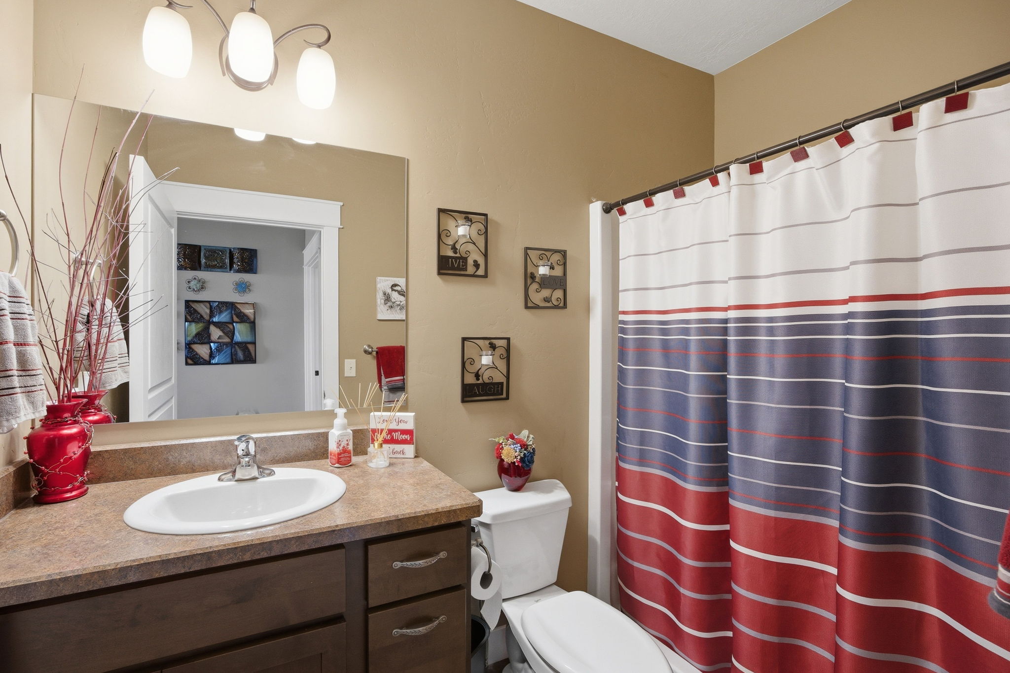 150 Jet Lane Property Photo 32