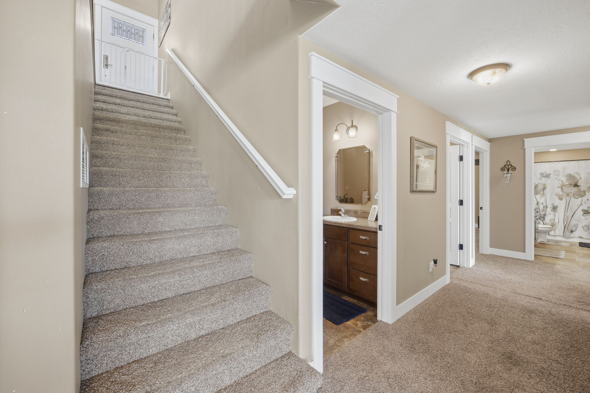 150 Jet Lane Property Photo 33