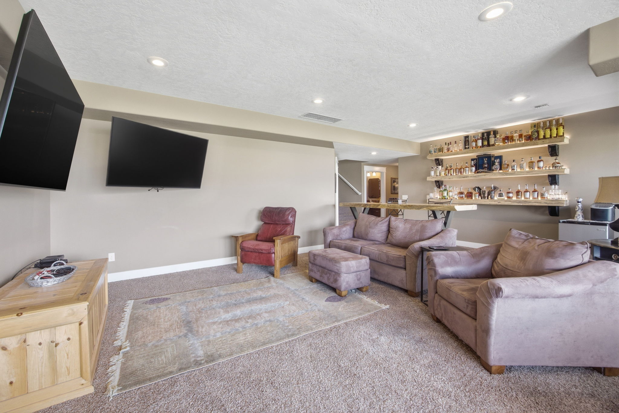 150 Jet Lane Property Photo 35