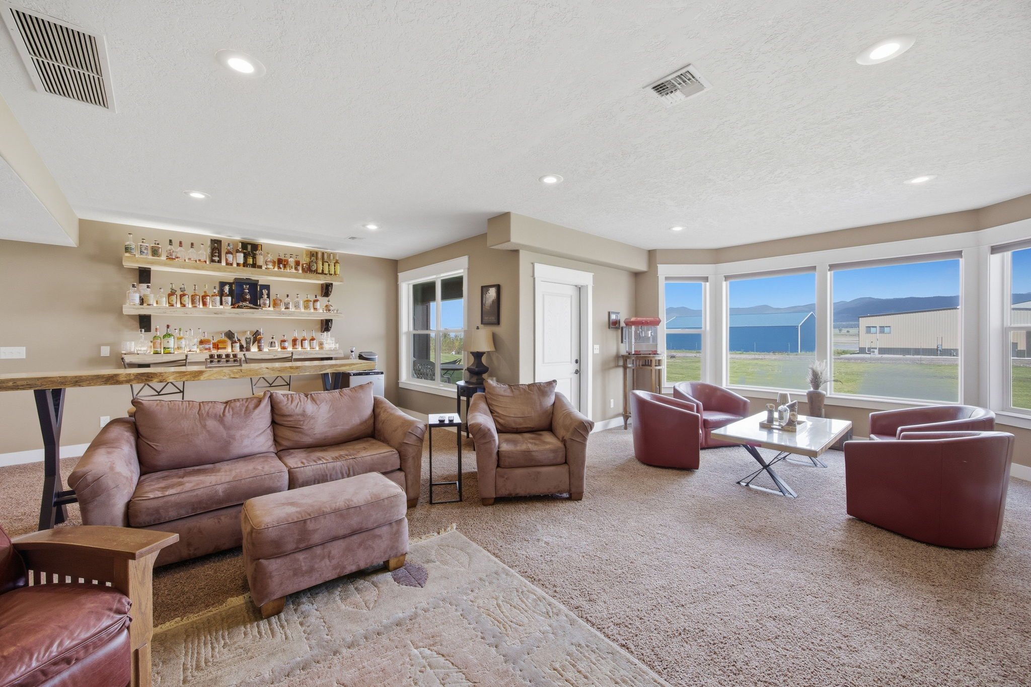 150 Jet Lane Property Photo 36