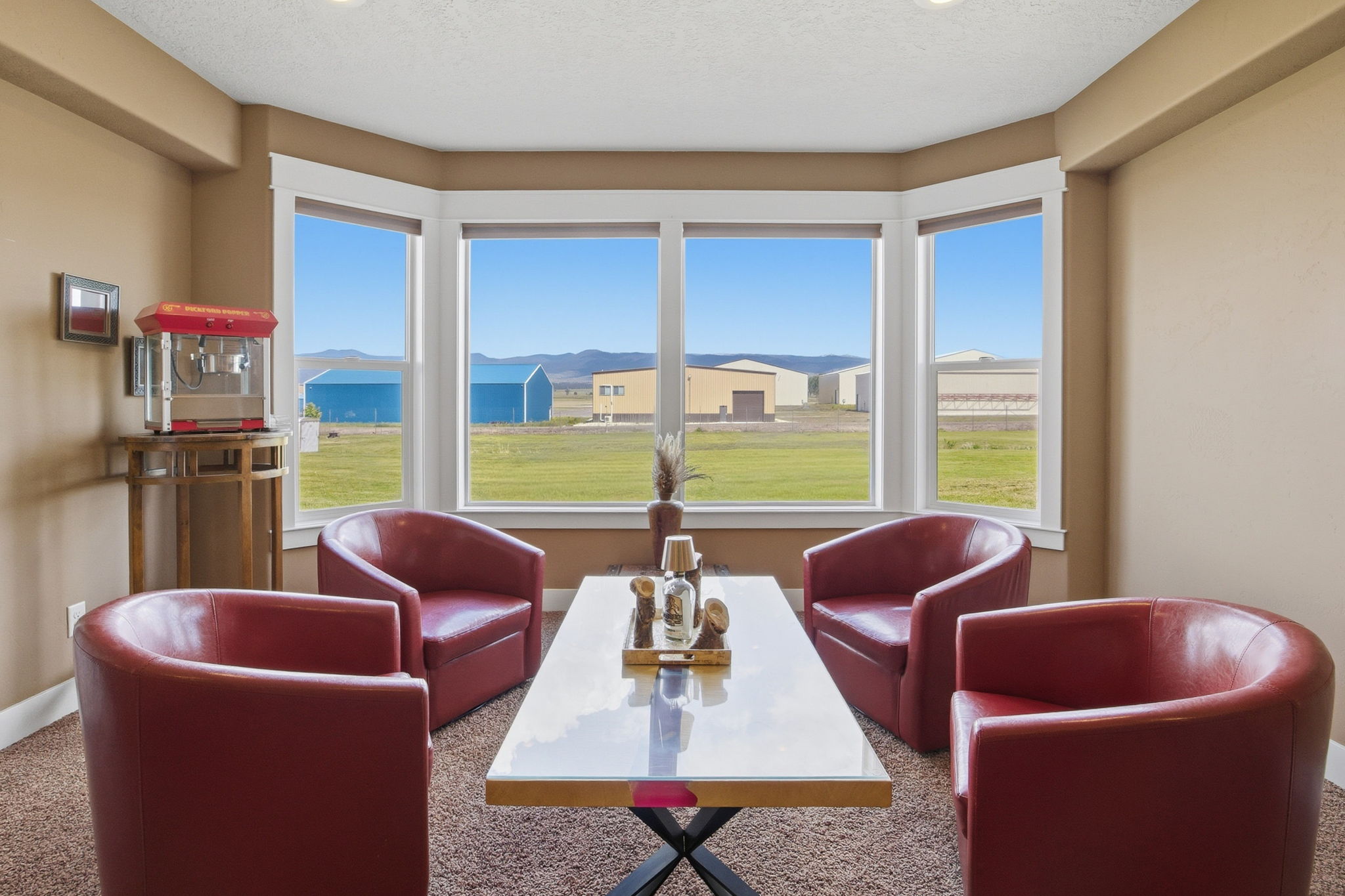 150 Jet Lane Property Photo 37