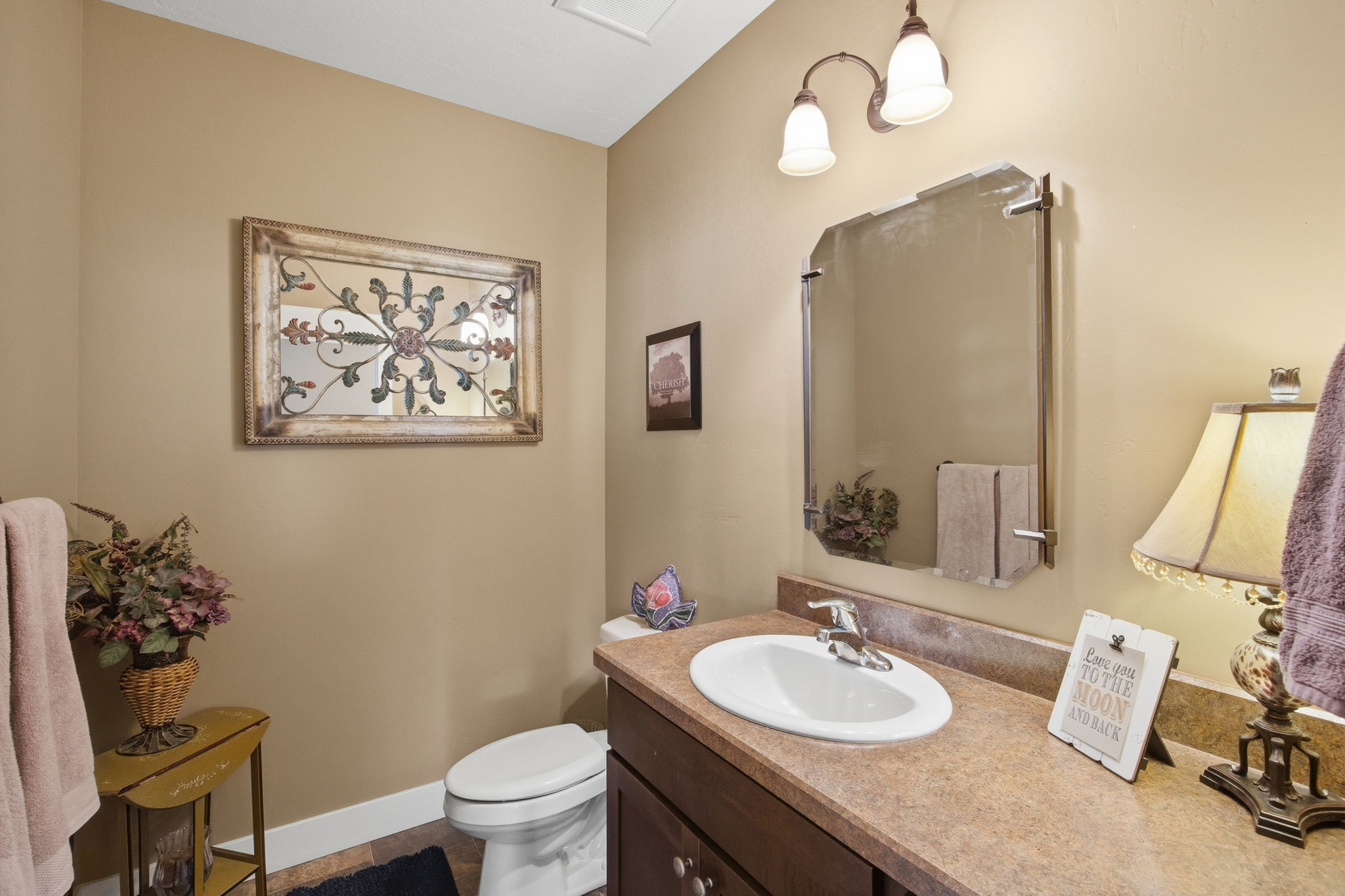 150 Jet Lane Property Photo 38